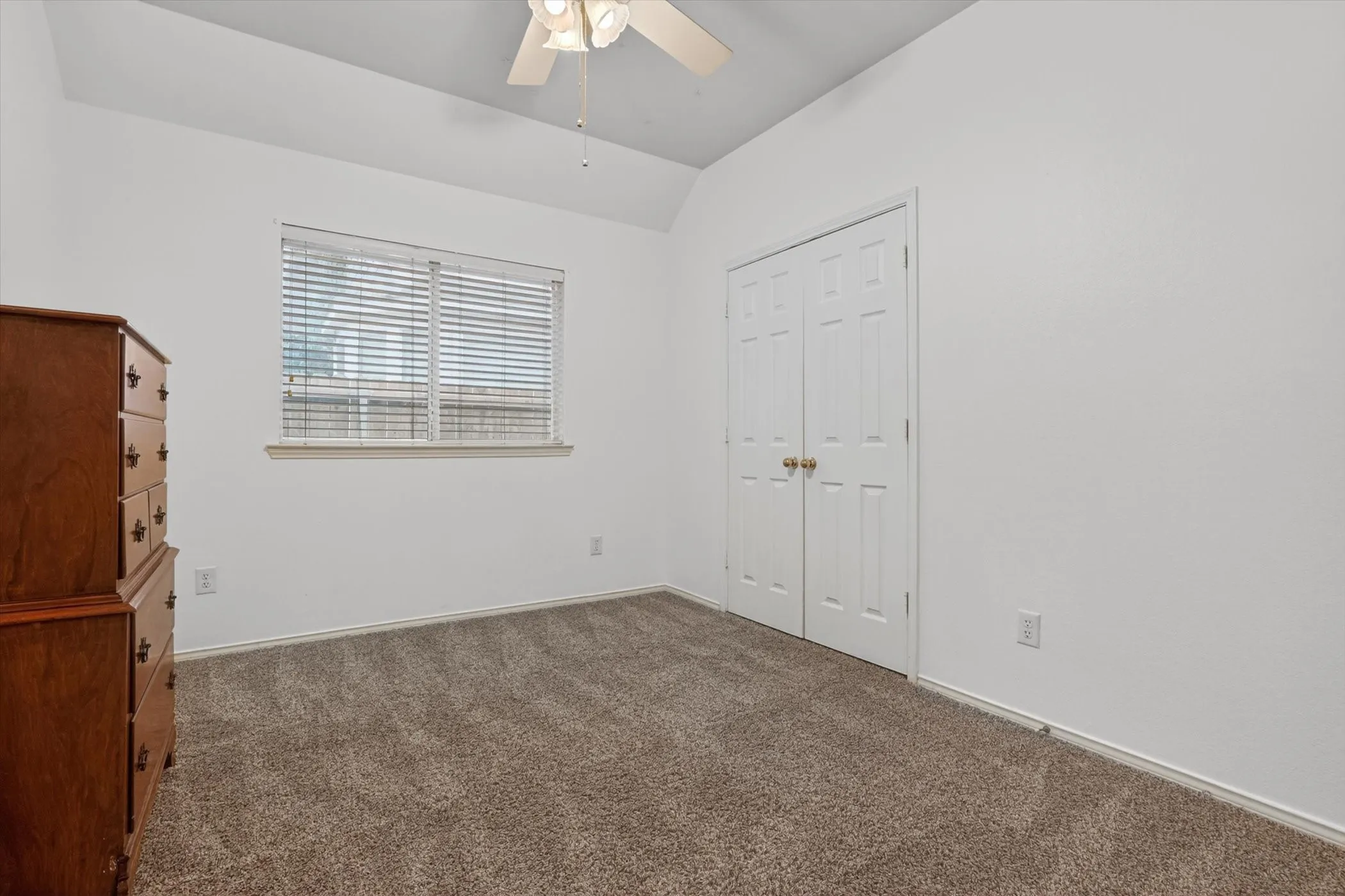 Single Family Residence For Sale in Denton County , 3841 Centenary Drive, Denton, Texas 76210, 4 Bedroom, 3 Bathroom, 2 Garage spaces, 2,480 Sqft, built in 1999, mls#21284162, Real Estate Agent in Denton, Homes For Sale in Denton county, Homes For Sale in Denton, Realtor in Denton Texas, Real Estate Brokerage Independent Realty Texas, Luminita Cordes Realtor