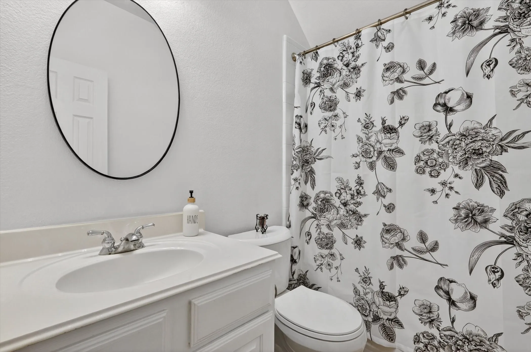 Single Family Residence For Sale in Denton County , 3841 Centenary Drive, Denton, Texas 76210, 4 Bedroom, 3 Bathroom, 2 Garage spaces, 2,480 Sqft, built in 1999, mls#21284162, Real Estate Agent in Denton, Homes For Sale in Denton county, Homes For Sale in Denton, Realtor in Denton Texas, Real Estate Brokerage Independent Realty Texas, Luminita Cordes Realtor