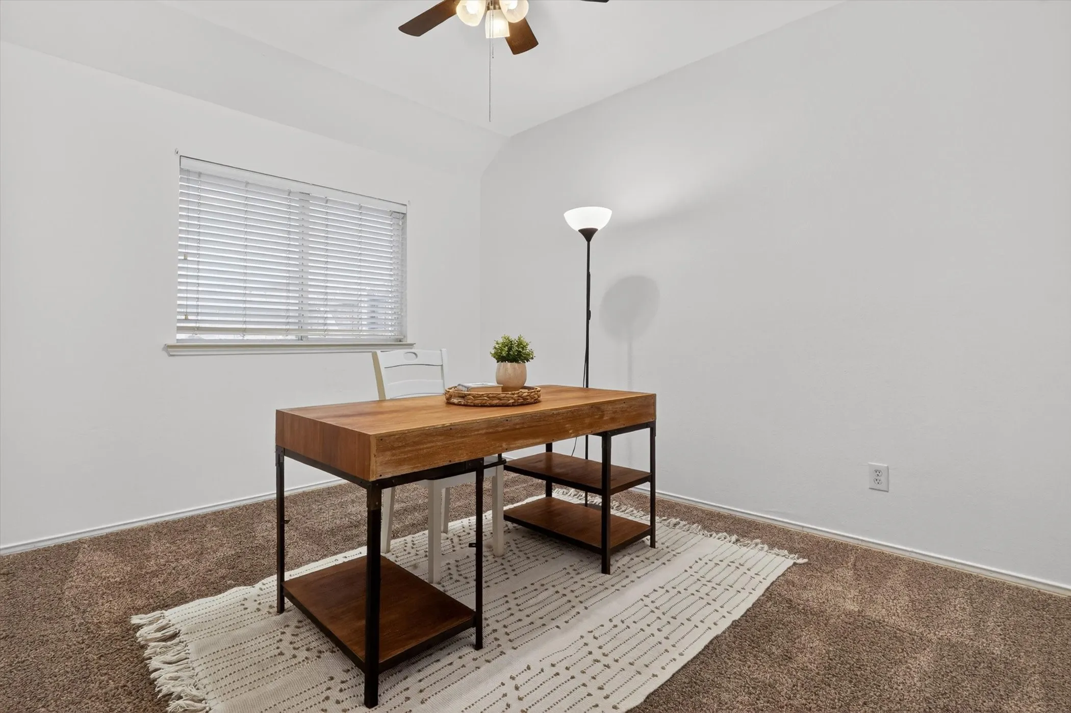 Single Family Residence For Sale in Denton County , 3841 Centenary Drive, Denton, Texas 76210, 4 Bedroom, 3 Bathroom, 2 Garage spaces, 2,480 Sqft, built in 1999, mls#21284162, Real Estate Agent in Denton, Homes For Sale in Denton county, Homes For Sale in Denton, Realtor in Denton Texas, Real Estate Brokerage Independent Realty Texas, Luminita Cordes Realtor
