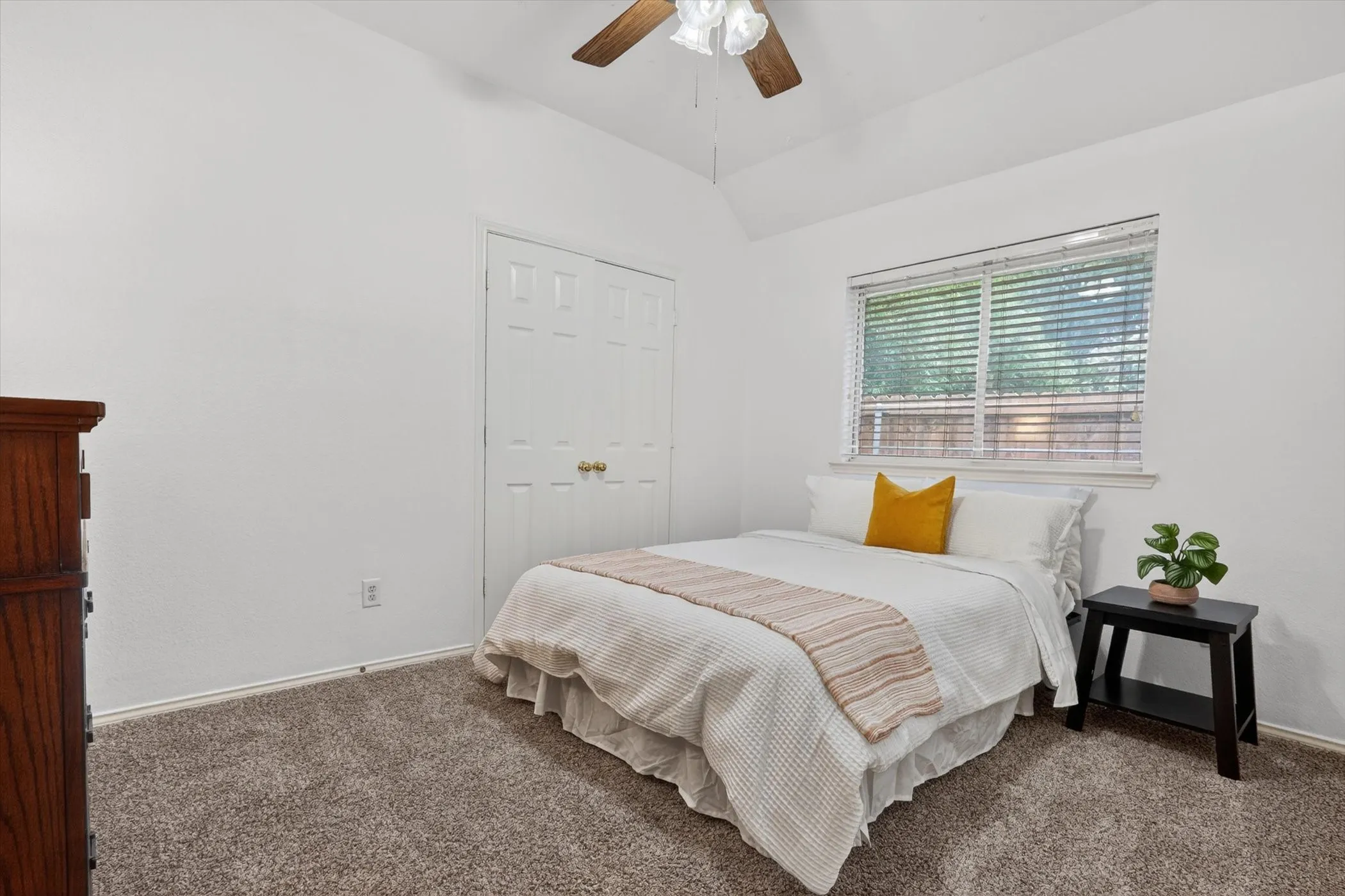 Single Family Residence For Sale in Denton County , 3841 Centenary Drive, Denton, Texas 76210, 4 Bedroom, 3 Bathroom, 2 Garage spaces, 2,480 Sqft, built in 1999, mls#21284162, Real Estate Agent in Denton, Homes For Sale in Denton county, Homes For Sale in Denton, Realtor in Denton Texas, Real Estate Brokerage Independent Realty Texas, Luminita Cordes Realtor