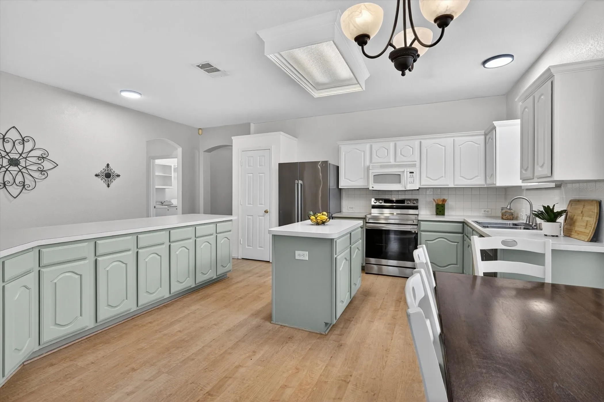 Single Family Residence For Sale in Denton County , 3841 Centenary Drive, Denton, Texas 76210, 4 Bedroom, 3 Bathroom, 2 Garage spaces, 2,480 Sqft, built in 1999, mls#21284162, Real Estate Agent in Denton, Homes For Sale in Denton county, Homes For Sale in Denton, Realtor in Denton Texas, Real Estate Brokerage Independent Realty Texas, Luminita Cordes Realtor