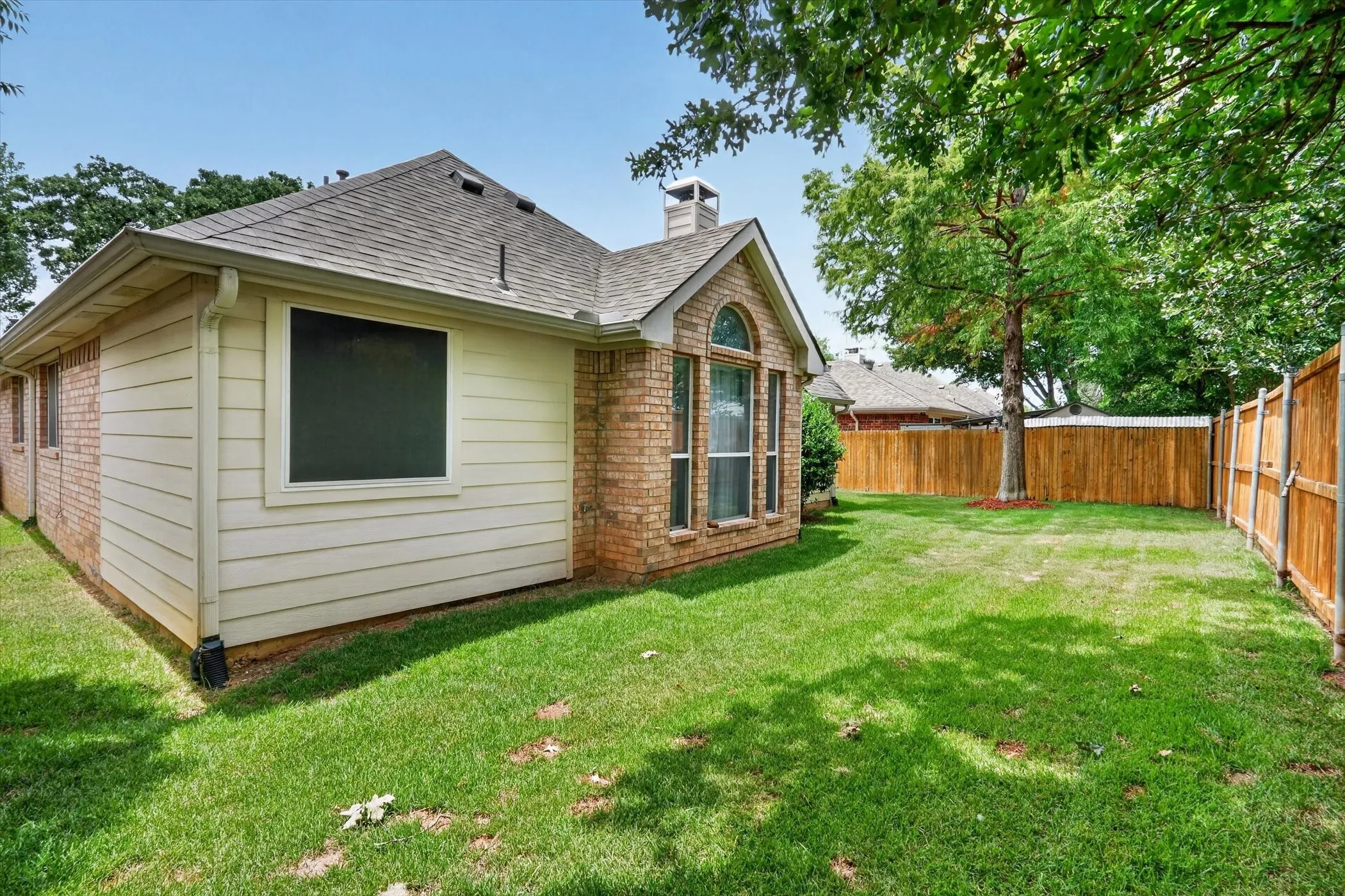 Single Family Residence For Sale in Denton County , 3841 Centenary Drive, Denton, Texas 76210, 4 Bedroom, 3 Bathroom, 2 Garage spaces, 2,480 Sqft, built in 1999, mls#21284162, Real Estate Agent in Denton, Homes For Sale in Denton county, Homes For Sale in Denton, Realtor in Denton Texas, Real Estate Brokerage Independent Realty Texas, Luminita Cordes Realtor