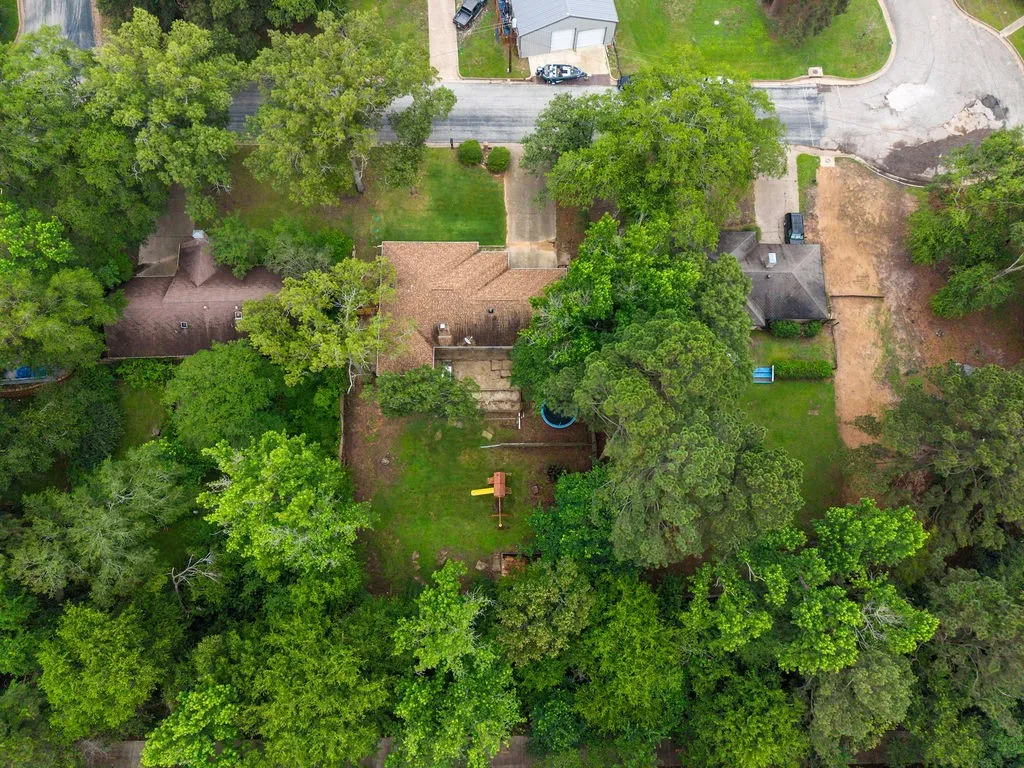Single Family Residence For Sale in Smith County , 15060 Willowwood Drive, Tyler, Texas 75703, 3 Bedroom, 2 Bathroom, 2 Garage spaces, 1,768 Sqft, built in 1983, mls#21291478, Real Estate Agent in Tyler, Homes For Sale in Smith county, Homes For Sale in Tyler, Realtor in Tyler Texas, Real Estate Brokerage Independent Realty Texas, Luminita Cordes Realtor