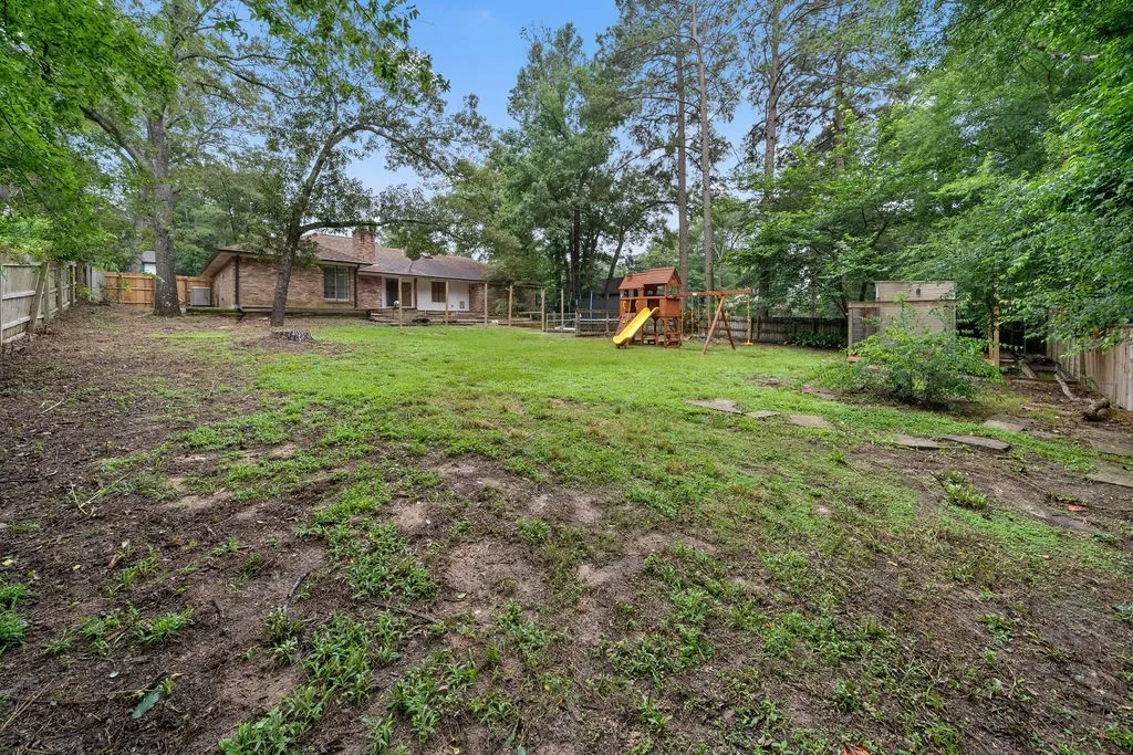Single Family Residence For Sale in Smith County , 15060 Willowwood Drive, Tyler, Texas 75703, 3 Bedroom, 2 Bathroom, 2 Garage spaces, 1,768 Sqft, built in 1983, mls#21291478, Real Estate Agent in Tyler, Homes For Sale in Smith county, Homes For Sale in Tyler, Realtor in Tyler Texas, Real Estate Brokerage Independent Realty Texas, Luminita Cordes Realtor