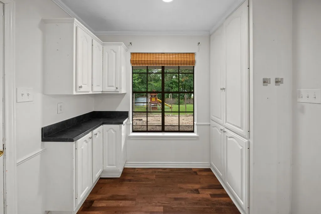 Single Family Residence For Sale in Smith County , 15060 Willowwood Drive, Tyler, Texas 75703, 3 Bedroom, 2 Bathroom, 2 Garage spaces, 1,768 Sqft, built in 1983, mls#21291478, Real Estate Agent in Tyler, Homes For Sale in Smith county, Homes For Sale in Tyler, Realtor in Tyler Texas, Real Estate Brokerage Independent Realty Texas, Luminita Cordes Realtor