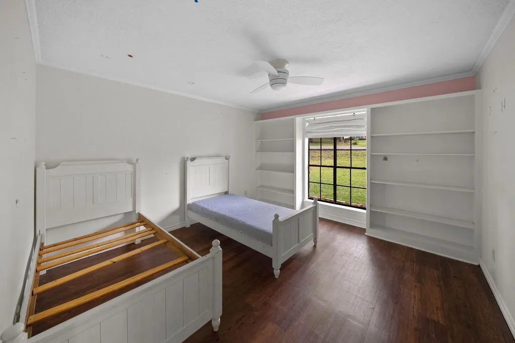 Single Family Residence For Sale in Smith County , 15060 Willowwood Drive, Tyler, Texas 75703, 3 Bedroom, 2 Bathroom, 2 Garage spaces, 1,768 Sqft, built in 1983, mls#21291478, Real Estate Agent in Tyler, Homes For Sale in Smith county, Homes For Sale in Tyler, Realtor in Tyler Texas, Real Estate Brokerage Independent Realty Texas, Luminita Cordes Realtor