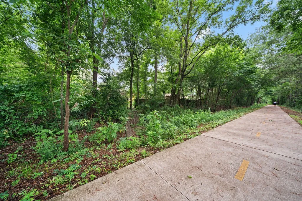 Single Family Residence For Sale in Smith County , 15060 Willowwood Drive, Tyler, Texas 75703, 3 Bedroom, 2 Bathroom, 2 Garage spaces, 1,768 Sqft, built in 1983, mls#21291478, Real Estate Agent in Tyler, Homes For Sale in Smith county, Homes For Sale in Tyler, Realtor in Tyler Texas, Real Estate Brokerage Independent Realty Texas, Luminita Cordes Realtor