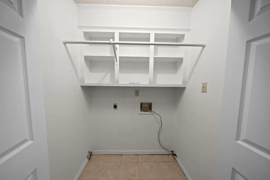 Single Family Residence For Sale in Smith County , 15060 Willowwood Drive, Tyler, Texas 75703, 3 Bedroom, 2 Bathroom, 2 Garage spaces, 1,768 Sqft, built in 1983, mls#21291478, Real Estate Agent in Tyler, Homes For Sale in Smith county, Homes For Sale in Tyler, Realtor in Tyler Texas, Real Estate Brokerage Independent Realty Texas, Luminita Cordes Realtor