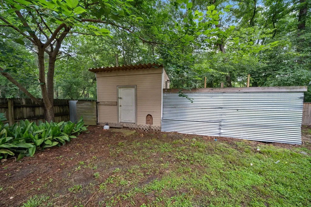 Single Family Residence For Sale in Smith County , 15060 Willowwood Drive, Tyler, Texas 75703, 3 Bedroom, 2 Bathroom, 2 Garage spaces, 1,768 Sqft, built in 1983, mls#21291478, Real Estate Agent in Tyler, Homes For Sale in Smith county, Homes For Sale in Tyler, Realtor in Tyler Texas, Real Estate Brokerage Independent Realty Texas, Luminita Cordes Realtor