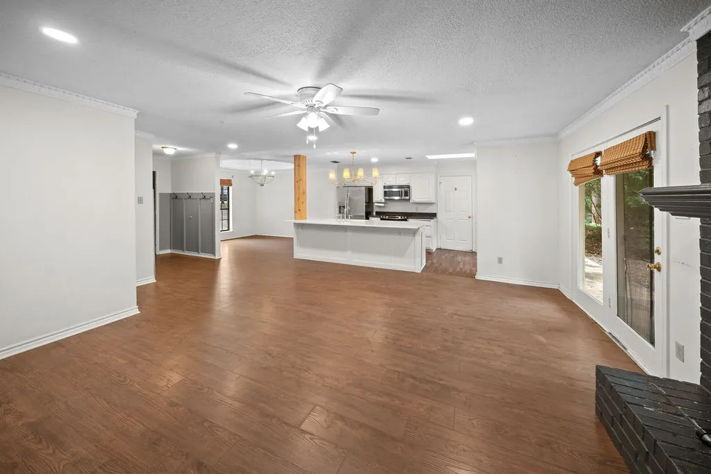Single Family Residence For Sale in Smith County , 15060 Willowwood Drive, Tyler, Texas 75703, 3 Bedroom, 2 Bathroom, 2 Garage spaces, 1,768 Sqft, built in 1983, mls#21291478, Real Estate Agent in Tyler, Homes For Sale in Smith county, Homes For Sale in Tyler, Realtor in Tyler Texas, Real Estate Brokerage Independent Realty Texas, Luminita Cordes Realtor