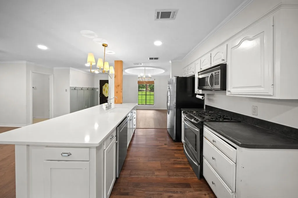 Single Family Residence For Sale in Smith County , 15060 Willowwood Drive, Tyler, Texas 75703, 3 Bedroom, 2 Bathroom, 2 Garage spaces, 1,768 Sqft, built in 1983, mls#21291478, Real Estate Agent in Tyler, Homes For Sale in Smith county, Homes For Sale in Tyler, Realtor in Tyler Texas, Real Estate Brokerage Independent Realty Texas, Luminita Cordes Realtor