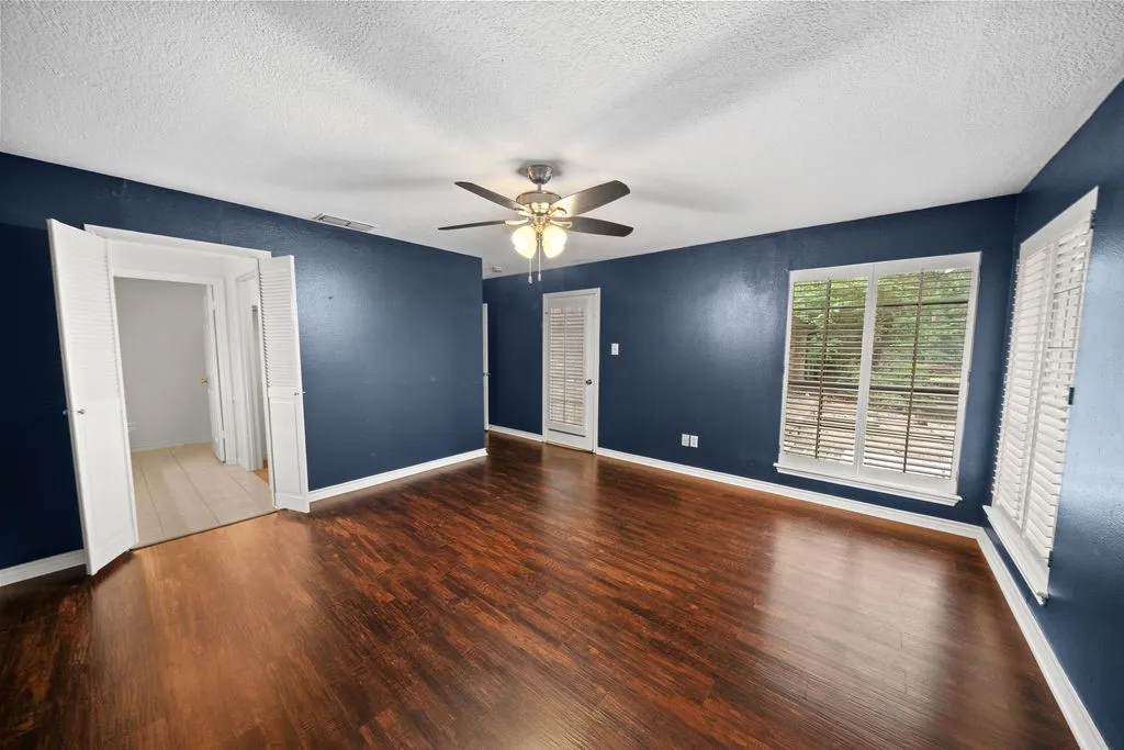 Single Family Residence For Sale in Smith County , 15060 Willowwood Drive, Tyler, Texas 75703, 3 Bedroom, 2 Bathroom, 2 Garage spaces, 1,768 Sqft, built in 1983, mls#21291478, Real Estate Agent in Tyler, Homes For Sale in Smith county, Homes For Sale in Tyler, Realtor in Tyler Texas, Real Estate Brokerage Independent Realty Texas, Luminita Cordes Realtor