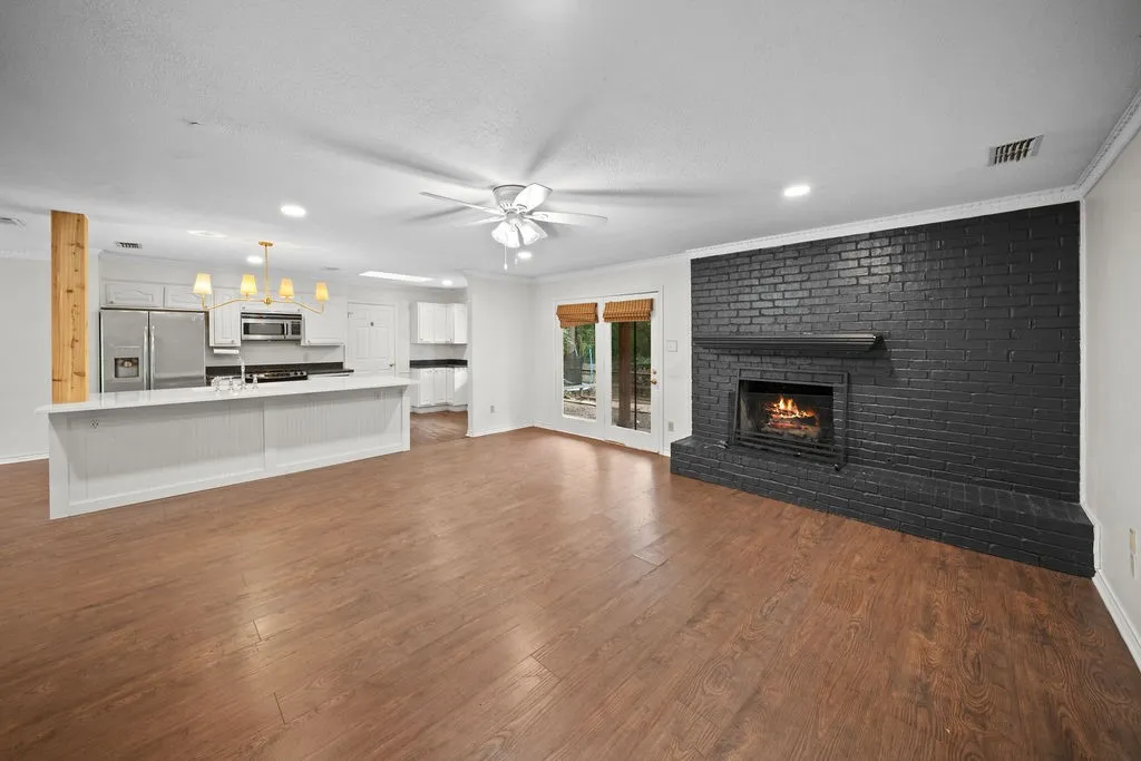 Single Family Residence For Sale in Smith County , 15060 Willowwood Drive, Tyler, Texas 75703, 3 Bedroom, 2 Bathroom, 2 Garage spaces, 1,768 Sqft, built in 1983, mls#21291478, Real Estate Agent in Tyler, Homes For Sale in Smith county, Homes For Sale in Tyler, Realtor in Tyler Texas, Real Estate Brokerage Independent Realty Texas, Luminita Cordes Realtor