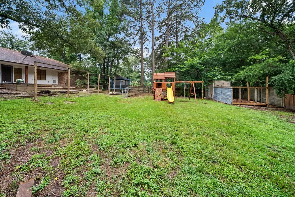 Single Family Residence For Sale in Smith County , 15060 Willowwood Drive, Tyler, Texas 75703, 3 Bedroom, 2 Bathroom, 2 Garage spaces, 1,768 Sqft, built in 1983, mls#21291478, Real Estate Agent in Tyler, Homes For Sale in Smith county, Homes For Sale in Tyler, Realtor in Tyler Texas, Real Estate Brokerage Independent Realty Texas, Luminita Cordes Realtor