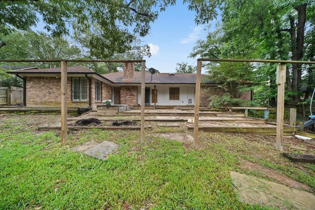 Single Family Residence For Sale in Smith County , 15060 Willowwood Drive, Tyler, Texas 75703, 3 Bedroom, 2 Bathroom, 2 Garage spaces, 1,768 Sqft, built in 1983, mls#21291478, Real Estate Agent in Tyler, Homes For Sale in Smith county, Homes For Sale in Tyler, Realtor in Tyler Texas, Real Estate Brokerage Independent Realty Texas, Luminita Cordes Realtor