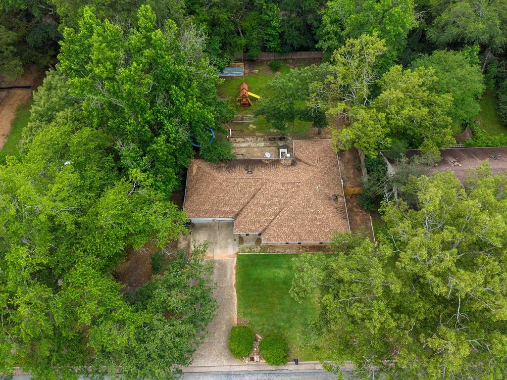 Single Family Residence For Sale in Smith County , 15060 Willowwood Drive, Tyler, Texas 75703, 3 Bedroom, 2 Bathroom, 2 Garage spaces, 1,768 Sqft, built in 1983, mls#21291478, Real Estate Agent in Tyler, Homes For Sale in Smith county, Homes For Sale in Tyler, Realtor in Tyler Texas, Real Estate Brokerage Independent Realty Texas, Luminita Cordes Realtor