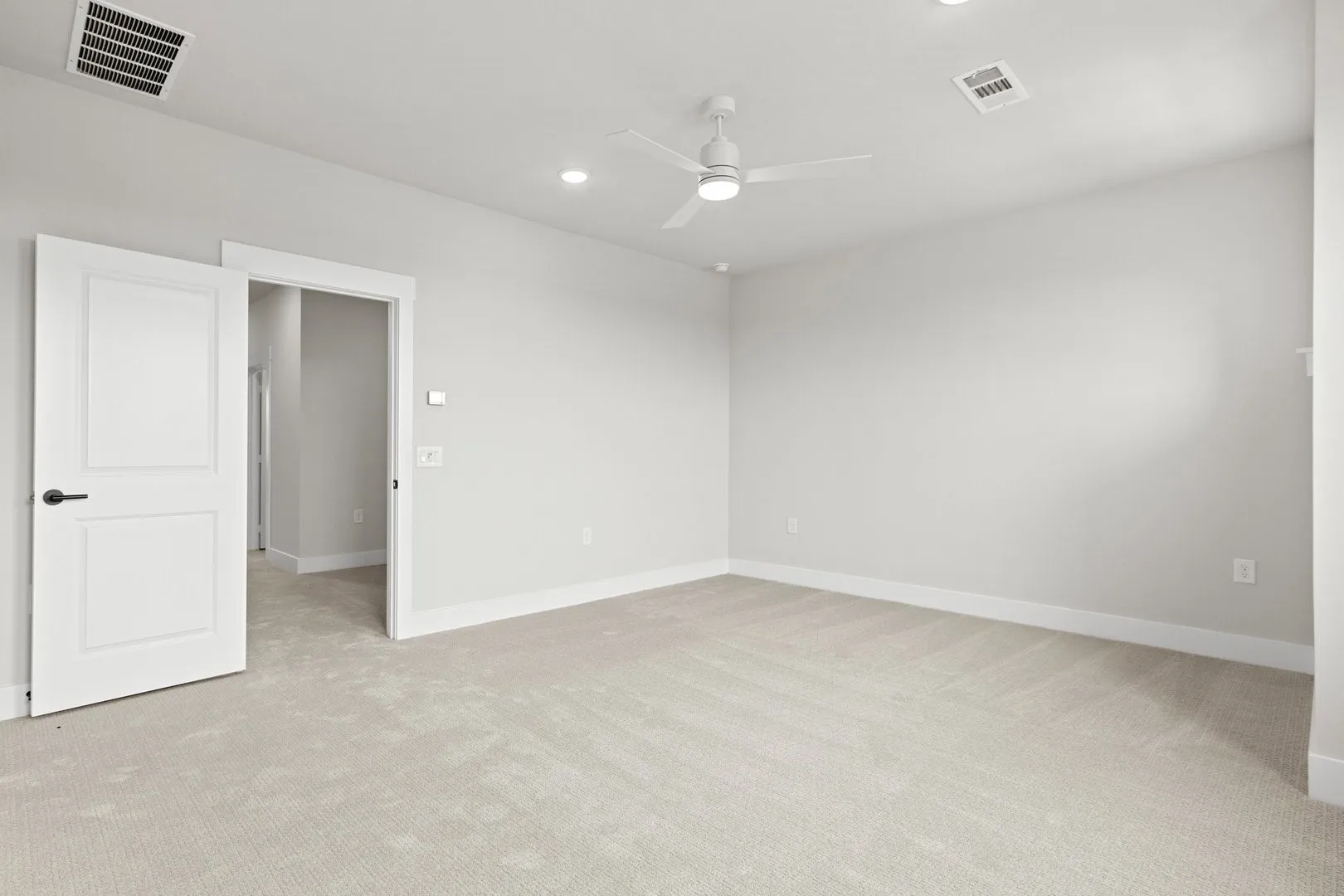 022-2884Enfield-TheColony-TX-75056-PrimaryBedroom.jpg-SMALL