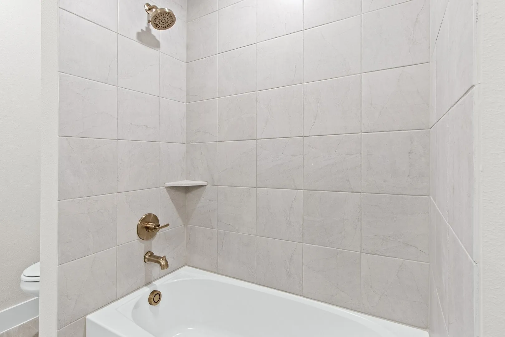 030-2884Enfield-TheColony-TX-75056-Bathroom3.jpg-SMALL