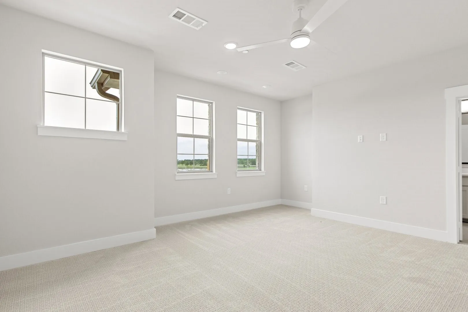 021-2884Enfield-TheColony-TX-75056-PrimaryBedroom.jpg-SMALL