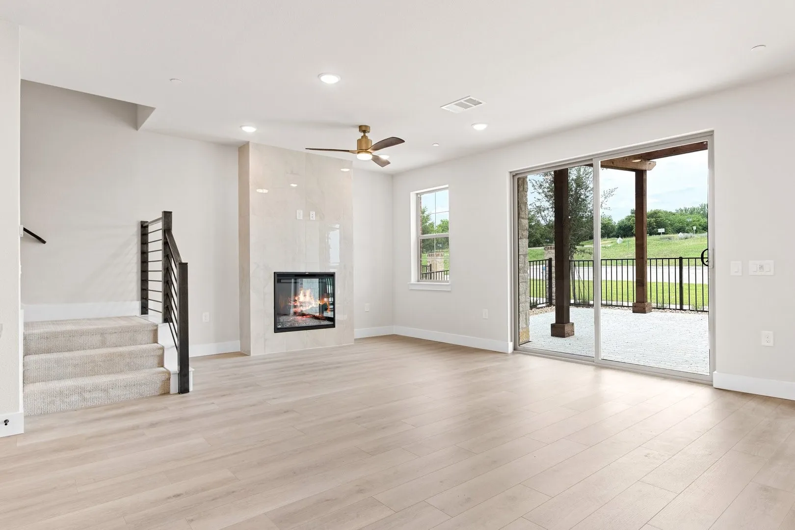010-2884Enfield-TheColony-TX-75056-Living.jpg-SMALL