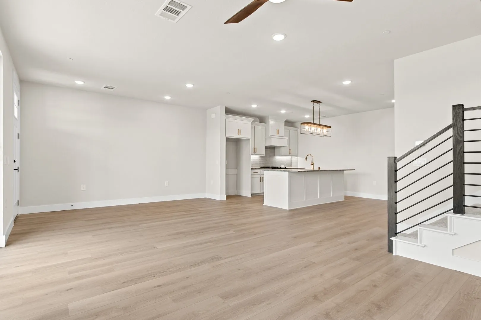012-2884Enfield-TheColony-TX-75056-Living.jpg-SMALL