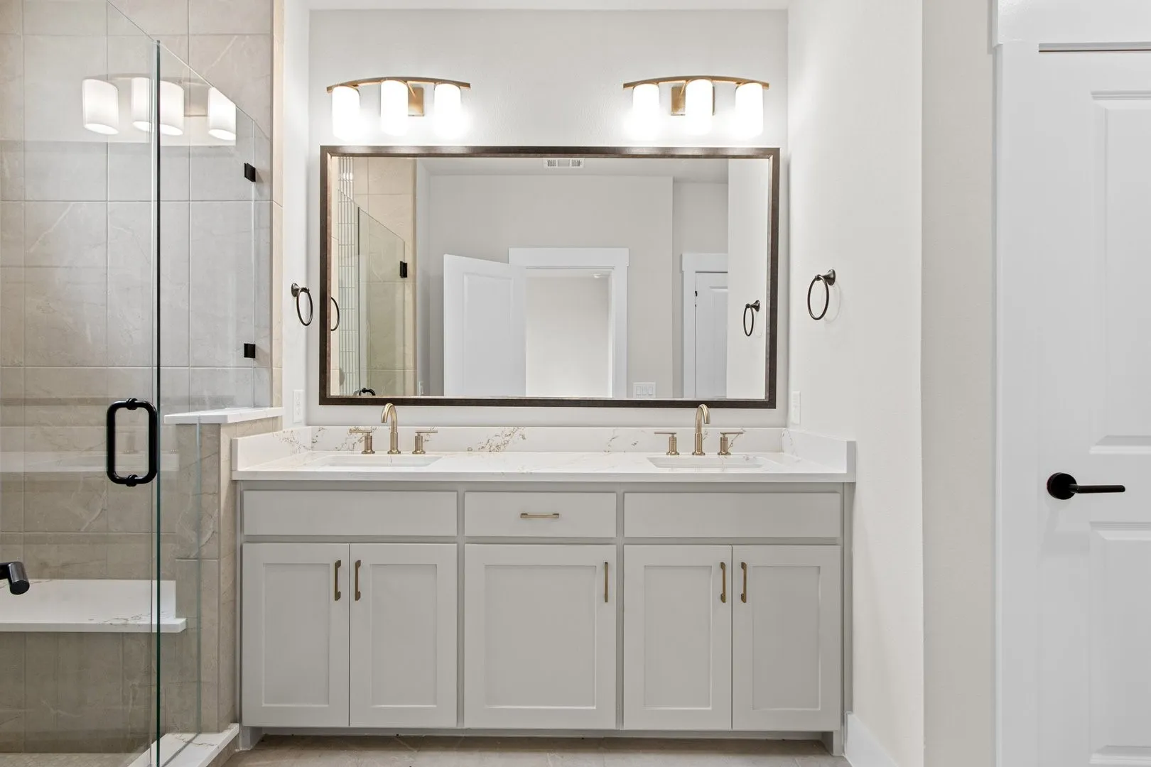 023-2884Enfield-TheColony-TX-75056-PrimaryBathroom.jpg-SMALL