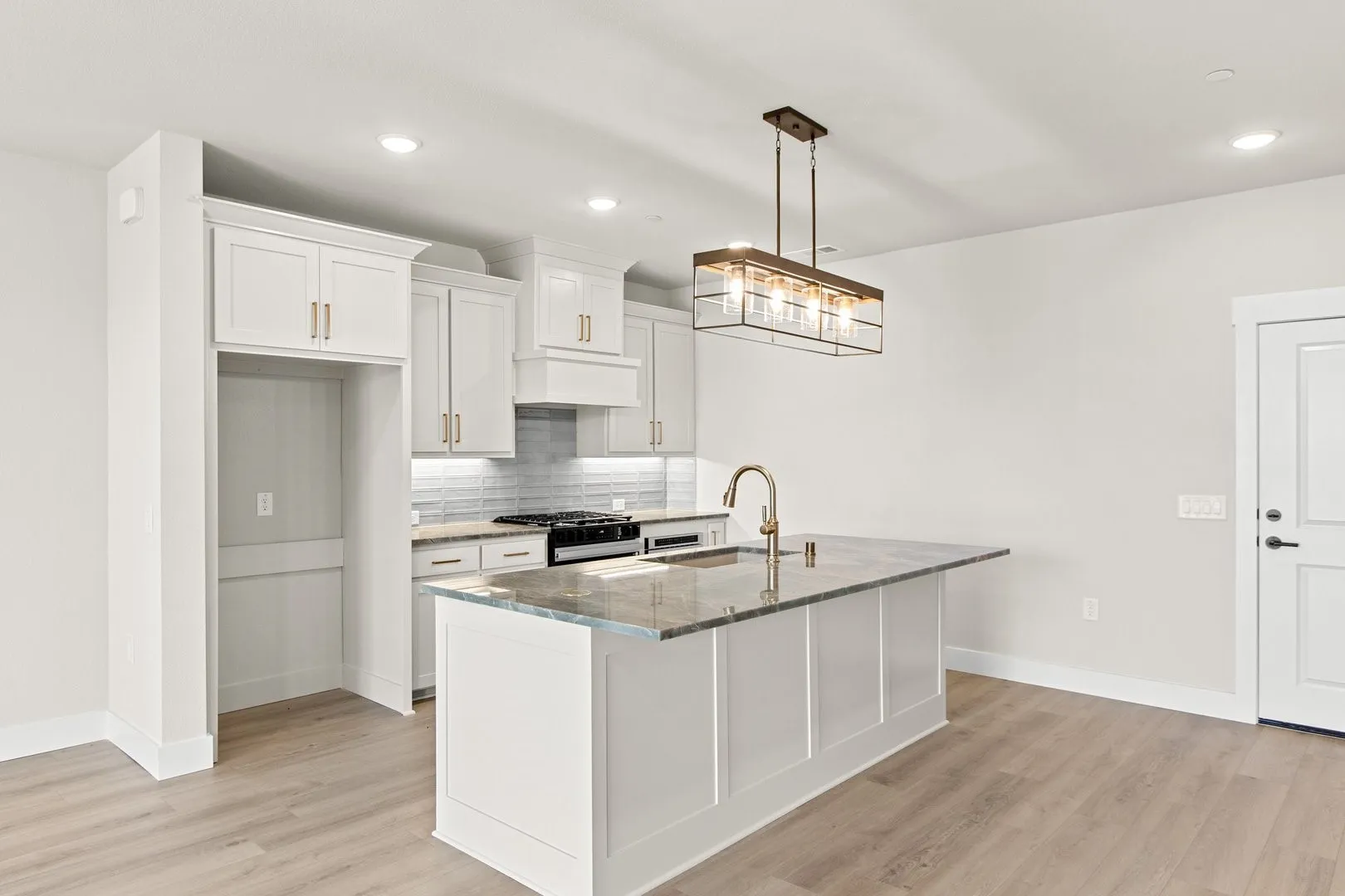 013-2884Enfield-TheColony-TX-75056-Kitchen.jpg-SMALL