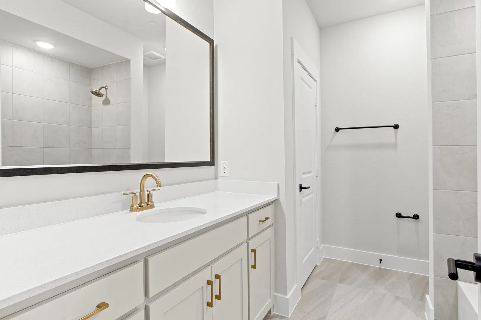 028-2884Enfield-TheColony-TX-75056-Bathroom3.jpg-SMALL