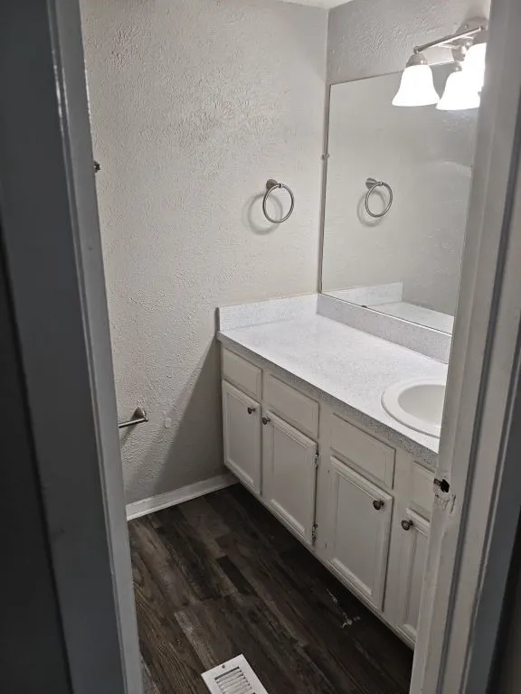 Condominium For Sale in Dallas County , 9696 Walnut Street 1201, Dallas, Texas 75243, 2 Bedroom, 2 Bathroom, Garage spaces, 903 Sqft, built in 1981, mls#21295323, Real Estate Agent in Dallas, Homes For Sale in Dallas county, Homes For Sale in Dallas, Realtor in Dallas Texas, Real Estate Brokerage Independent Realty Texas, Luminita Cordes Realtor
