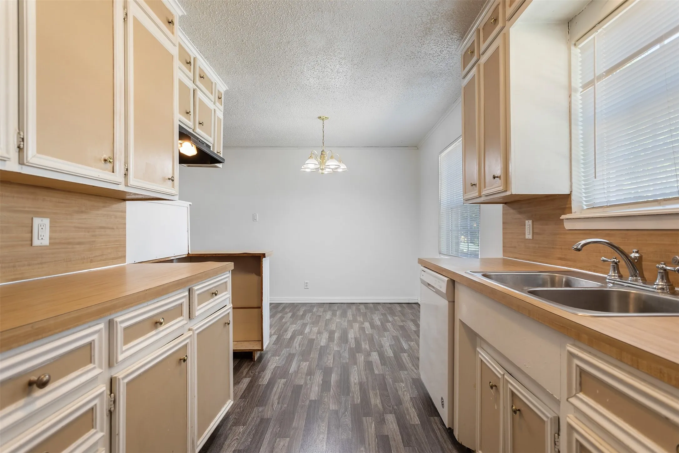Duplex For Sale in Smith County , 2228 Aberdeen Drive 2226, Tyler, Texas 75703, 12 Bedroom, 4 Bathroom, Garage spaces, 0 Sqft, built in 1976, Price $605,000, mls#21295352, Real Estate Agent in Tyler, Homes For Sale in Smith county, Homes For Sale in Tyler, Realtor in Tyler Texas, Real Estate Brokerage Independent Realty Texas, Luminita Cordes Realtor