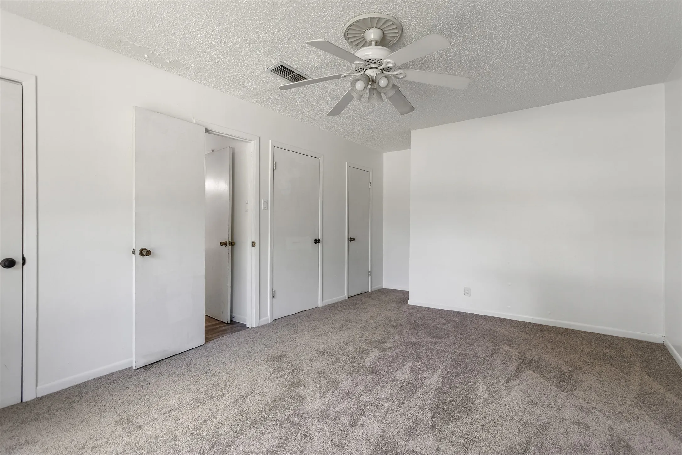 Duplex For Sale in Smith County , 2228 Aberdeen Drive 2226, Tyler, Texas 75703, 12 Bedroom, 4 Bathroom, Garage spaces, 0 Sqft, built in 1976, Price $605,000, mls#21295352, Real Estate Agent in Tyler, Homes For Sale in Smith county, Homes For Sale in Tyler, Realtor in Tyler Texas, Real Estate Brokerage Independent Realty Texas, Luminita Cordes Realtor