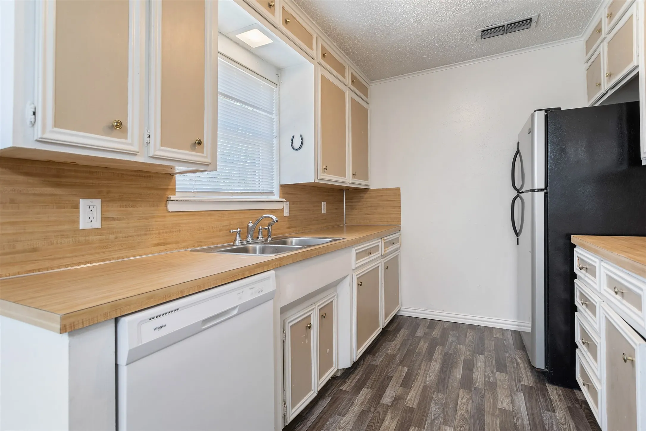 Duplex For Sale in Smith County , 2228 Aberdeen Drive 2226, Tyler, Texas 75703, 12 Bedroom, 4 Bathroom, Garage spaces, 0 Sqft, built in 1976, Price $605,000, mls#21295352, Real Estate Agent in Tyler, Homes For Sale in Smith county, Homes For Sale in Tyler, Realtor in Tyler Texas, Real Estate Brokerage Independent Realty Texas, Luminita Cordes Realtor