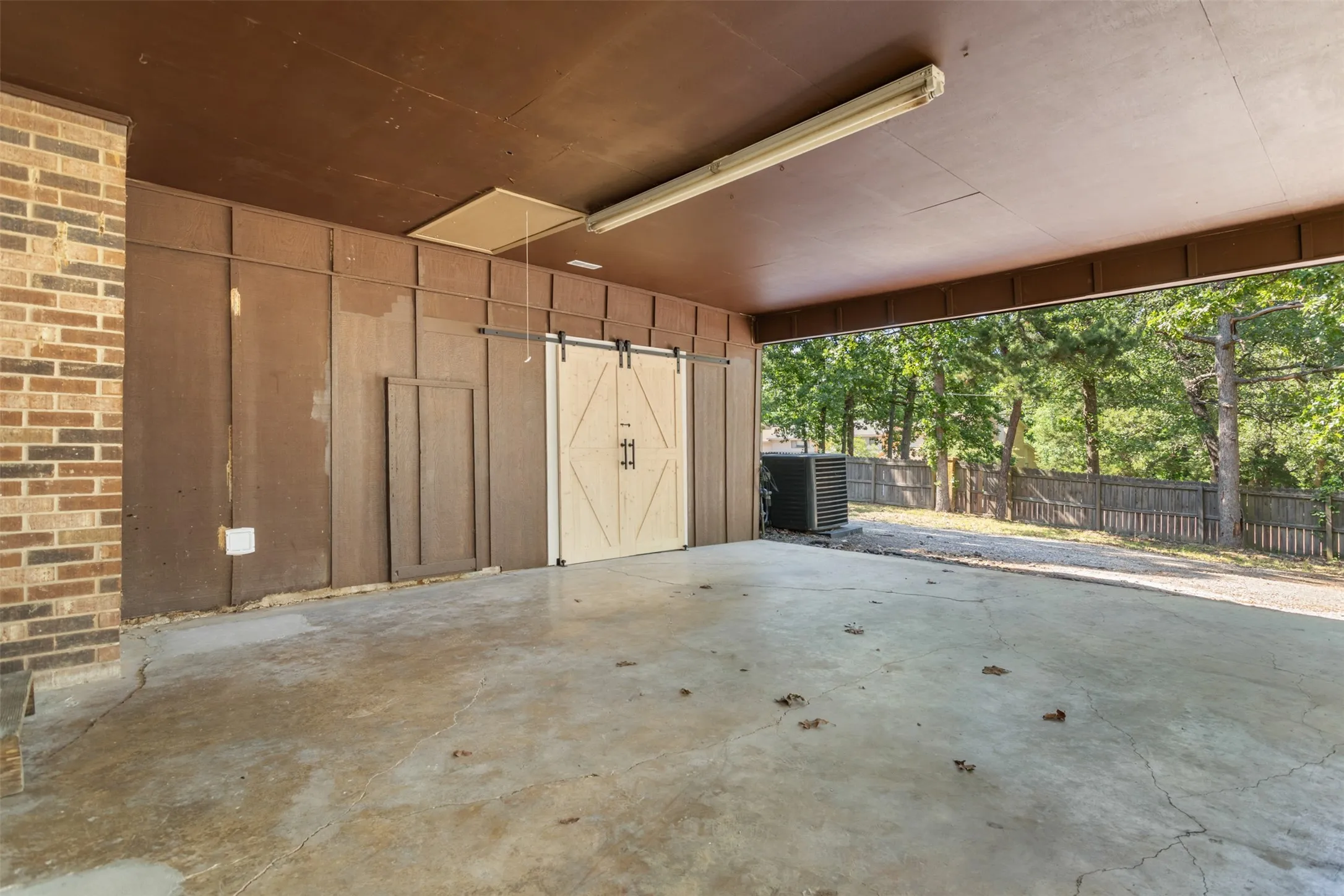 Duplex For Sale in Smith County , 2228 Aberdeen Drive 2226, Tyler, Texas 75703, 12 Bedroom, 4 Bathroom, Garage spaces, 0 Sqft, built in 1976, Price $605,000, mls#21295352, Real Estate Agent in Tyler, Homes For Sale in Smith county, Homes For Sale in Tyler, Realtor in Tyler Texas, Real Estate Brokerage Independent Realty Texas, Luminita Cordes Realtor