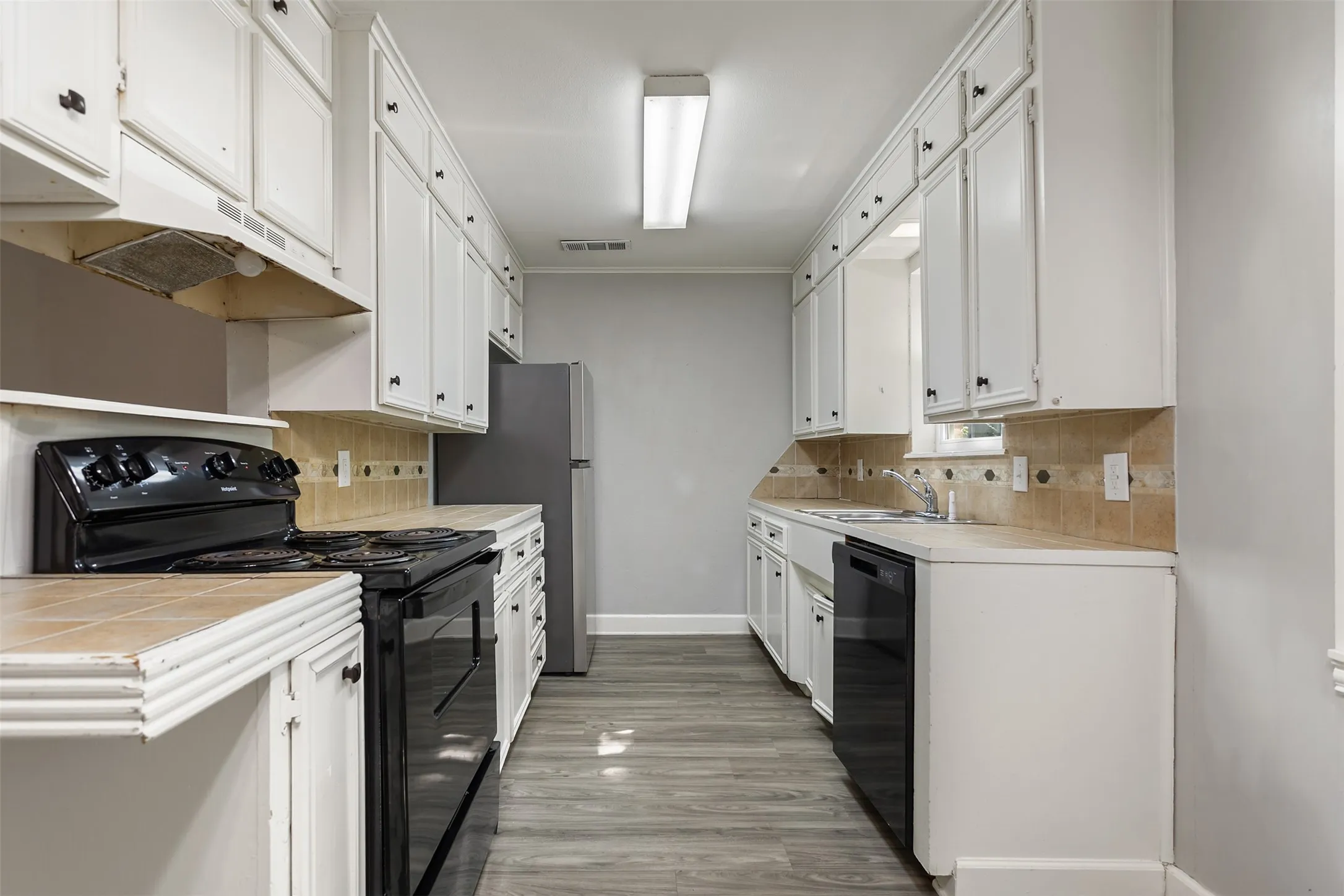 Duplex For Sale in Smith County , 2228 Aberdeen Drive 2226, Tyler, Texas 75703, 12 Bedroom, 4 Bathroom, Garage spaces, 0 Sqft, built in 1976, Price $605,000, mls#21295352, Real Estate Agent in Tyler, Homes For Sale in Smith county, Homes For Sale in Tyler, Realtor in Tyler Texas, Real Estate Brokerage Independent Realty Texas, Luminita Cordes Realtor