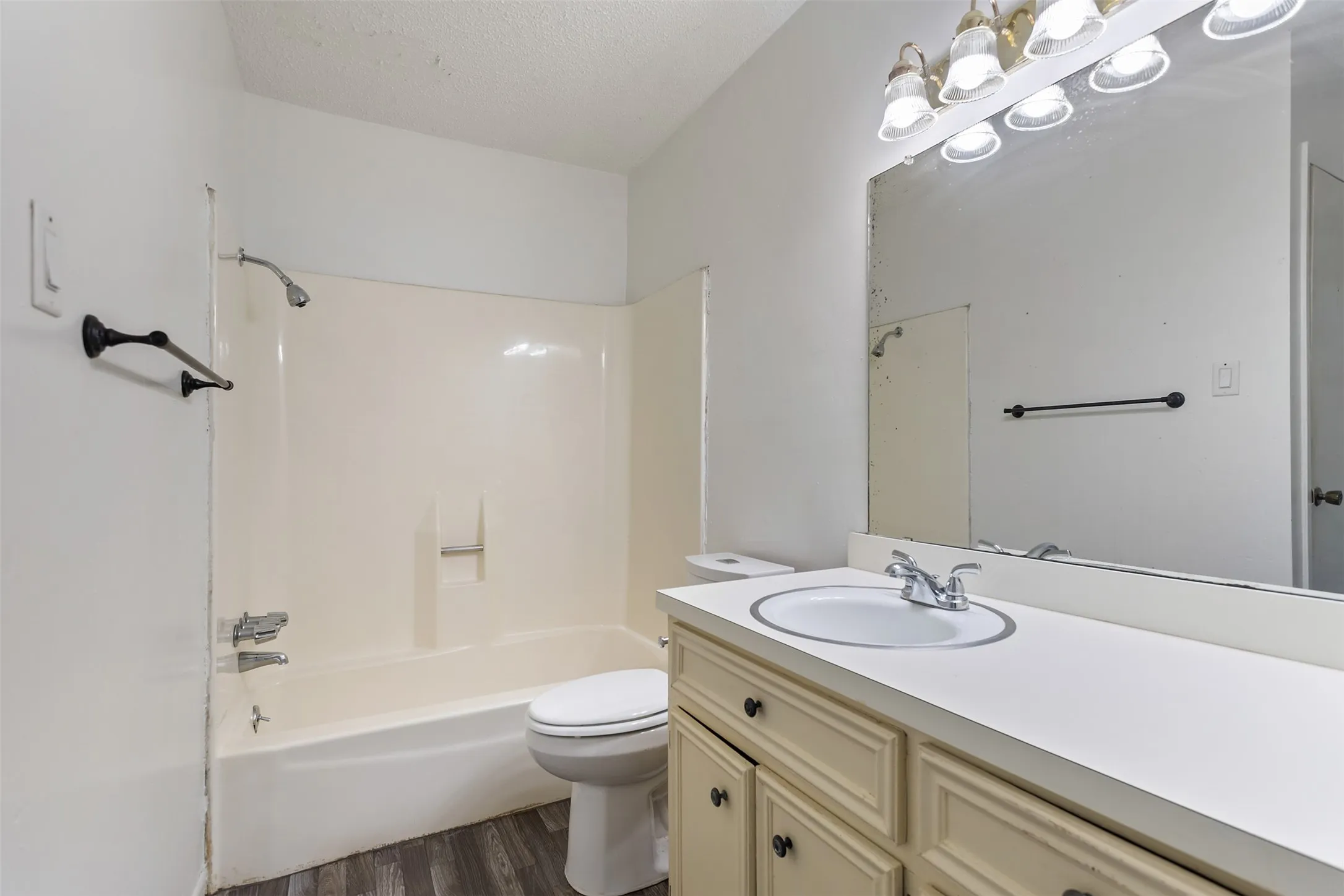 Duplex For Sale in Smith County , 2228 Aberdeen Drive 2226, Tyler, Texas 75703, 12 Bedroom, 4 Bathroom, Garage spaces, 0 Sqft, built in 1976, Price $605,000, mls#21295352, Real Estate Agent in Tyler, Homes For Sale in Smith county, Homes For Sale in Tyler, Realtor in Tyler Texas, Real Estate Brokerage Independent Realty Texas, Luminita Cordes Realtor