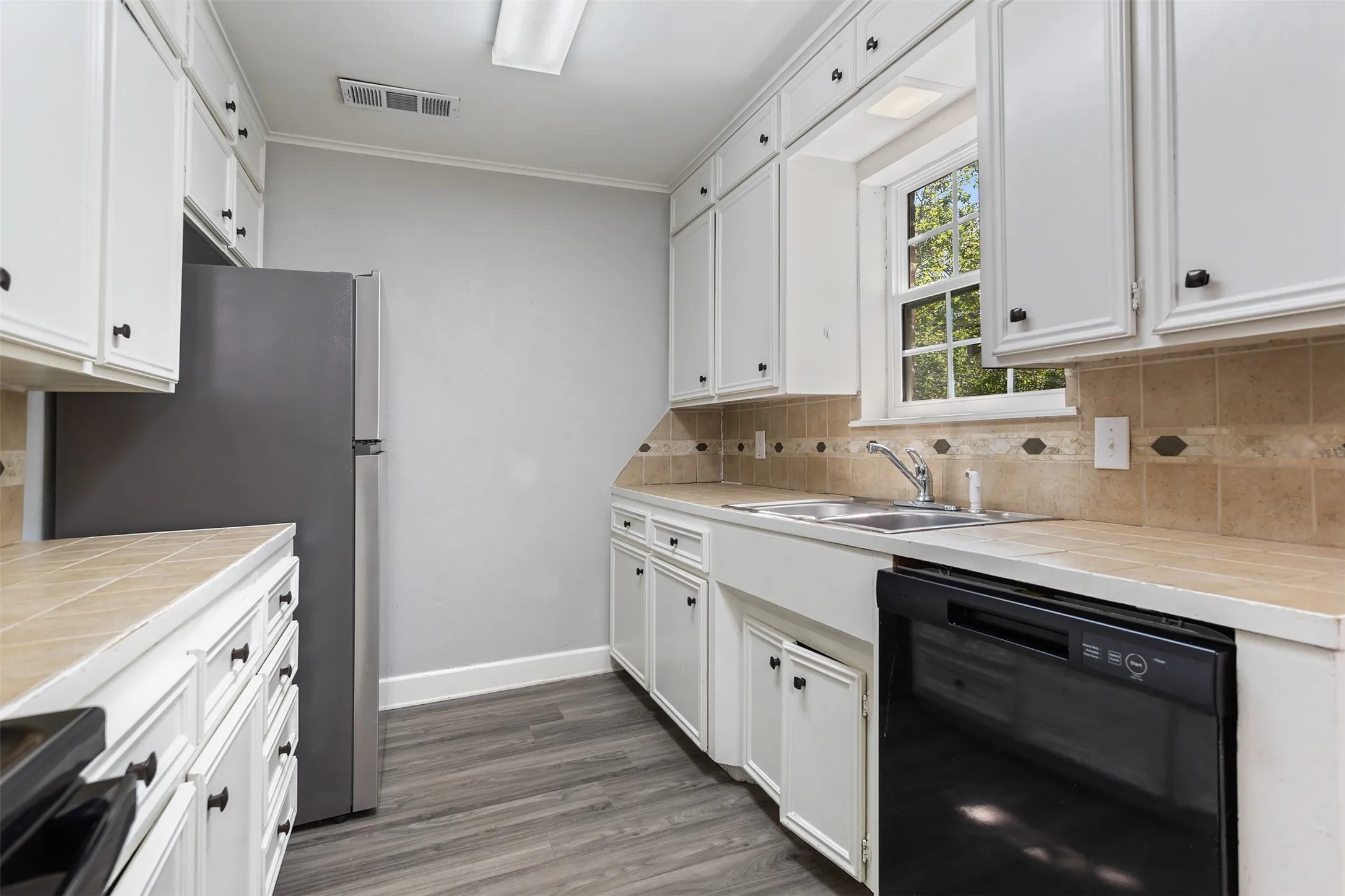 Duplex For Sale in Smith County , 2228 Aberdeen Drive 2226, Tyler, Texas 75703, 12 Bedroom, 4 Bathroom, Garage spaces, 0 Sqft, built in 1976, Price $605,000, mls#21295352, Real Estate Agent in Tyler, Homes For Sale in Smith county, Homes For Sale in Tyler, Realtor in Tyler Texas, Real Estate Brokerage Independent Realty Texas, Luminita Cordes Realtor