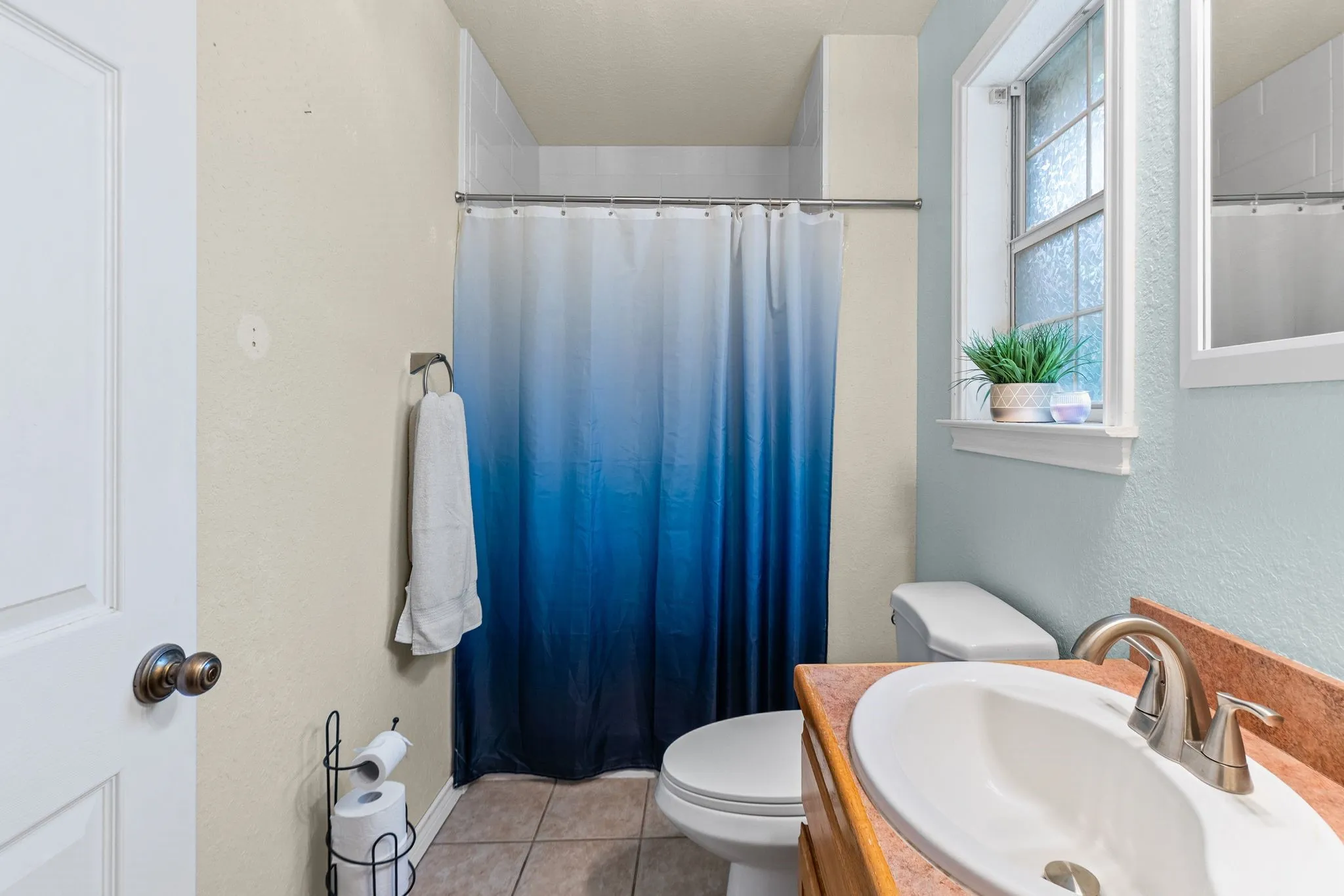 Single Family Residence For Sale in Hunt County , 712 S Grand Street, Wolfe City, Texas 75496, 3 Bedroom, 2 Bathroom, Garage spaces, 1,404 Sqft, built in 2004, mls#21294192, Real Estate Agent in Wolfe City, Homes For Sale in Hunt county, Homes For Sale in Wolfe City, Realtor in Wolfe City Texas, Real Estate Brokerage Independent Realty Texas, Luminita Cordes Realtor