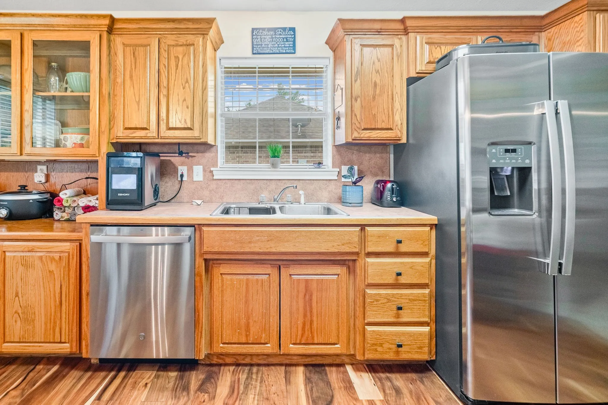 Single Family Residence For Sale in Hunt County , 712 S Grand Street, Wolfe City, Texas 75496, 3 Bedroom, 2 Bathroom, Garage spaces, 1,404 Sqft, built in 2004, mls#21294192, Real Estate Agent in Wolfe City, Homes For Sale in Hunt county, Homes For Sale in Wolfe City, Realtor in Wolfe City Texas, Real Estate Brokerage Independent Realty Texas, Luminita Cordes Realtor