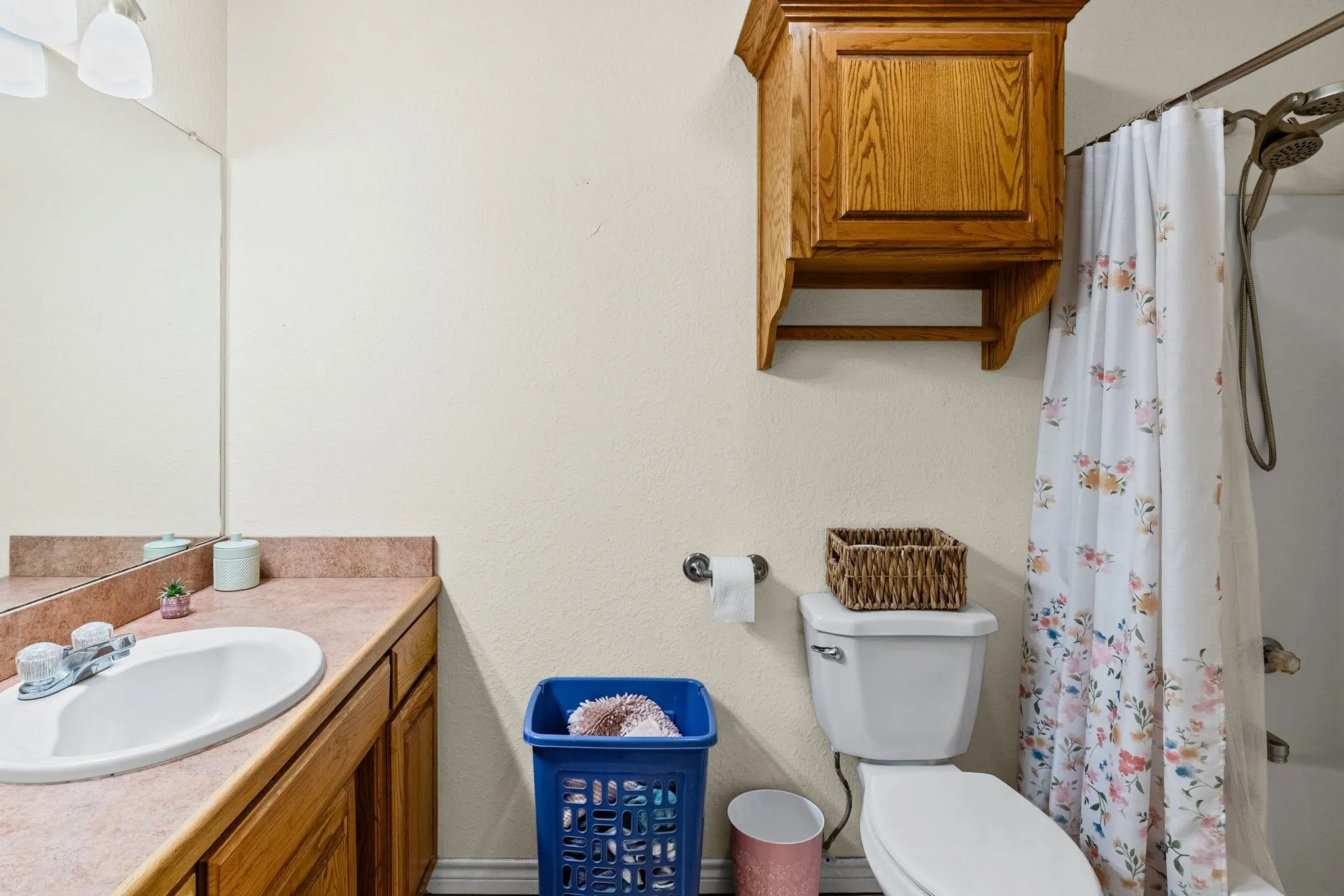 Single Family Residence For Sale in Hunt County , 712 S Grand Street, Wolfe City, Texas 75496, 3 Bedroom, 2 Bathroom, Garage spaces, 1,404 Sqft, built in 2004, mls#21294192, Real Estate Agent in Wolfe City, Homes For Sale in Hunt county, Homes For Sale in Wolfe City, Realtor in Wolfe City Texas, Real Estate Brokerage Independent Realty Texas, Luminita Cordes Realtor