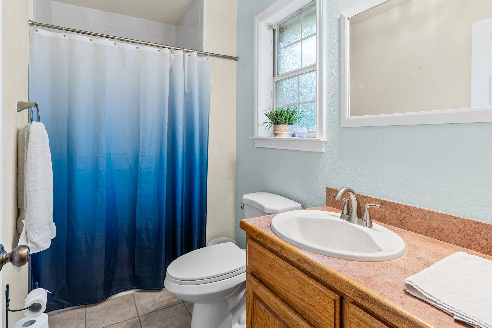 Single Family Residence For Sale in Hunt County , 712 S Grand Street, Wolfe City, Texas 75496, 3 Bedroom, 2 Bathroom, Garage spaces, 1,404 Sqft, built in 2004, mls#21294192, Real Estate Agent in Wolfe City, Homes For Sale in Hunt county, Homes For Sale in Wolfe City, Realtor in Wolfe City Texas, Real Estate Brokerage Independent Realty Texas, Luminita Cordes Realtor
