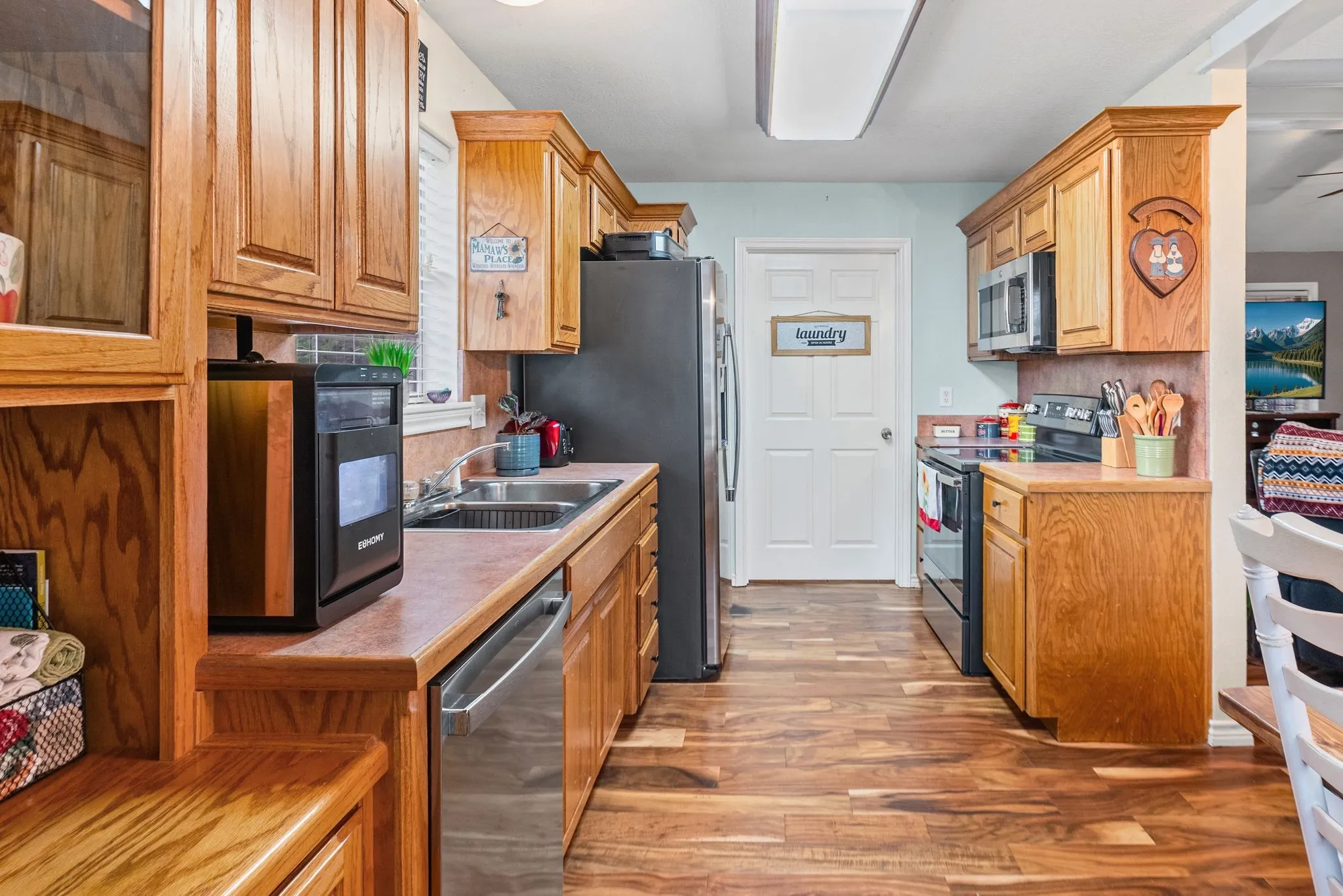 Single Family Residence For Sale in Hunt County , 712 S Grand Street, Wolfe City, Texas 75496, 3 Bedroom, 2 Bathroom, Garage spaces, 1,404 Sqft, built in 2004, mls#21294192, Real Estate Agent in Wolfe City, Homes For Sale in Hunt county, Homes For Sale in Wolfe City, Realtor in Wolfe City Texas, Real Estate Brokerage Independent Realty Texas, Luminita Cordes Realtor