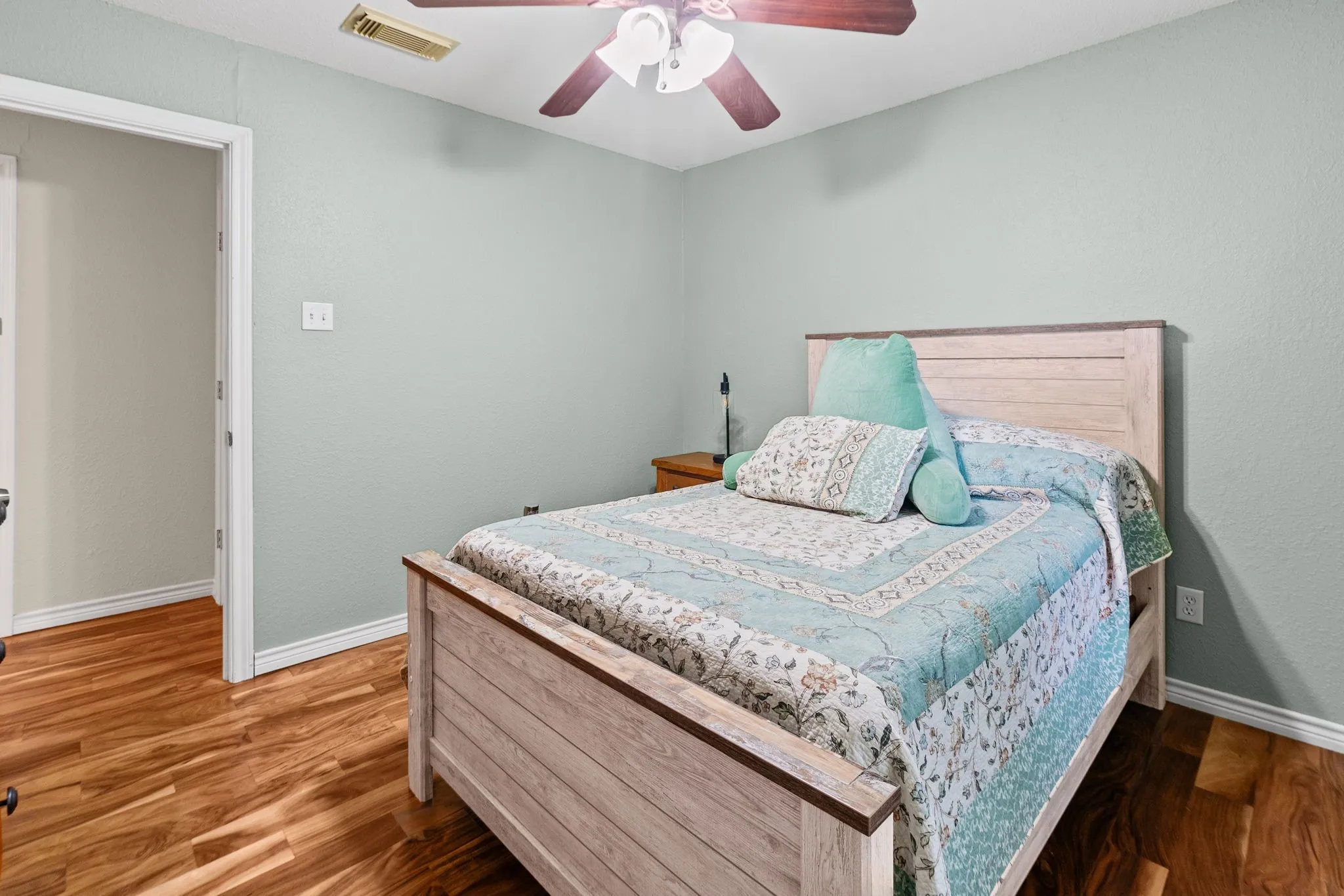 Single Family Residence For Sale in Hunt County , 712 S Grand Street, Wolfe City, Texas 75496, 3 Bedroom, 2 Bathroom, Garage spaces, 1,404 Sqft, built in 2004, mls#21294192, Real Estate Agent in Wolfe City, Homes For Sale in Hunt county, Homes For Sale in Wolfe City, Realtor in Wolfe City Texas, Real Estate Brokerage Independent Realty Texas, Luminita Cordes Realtor