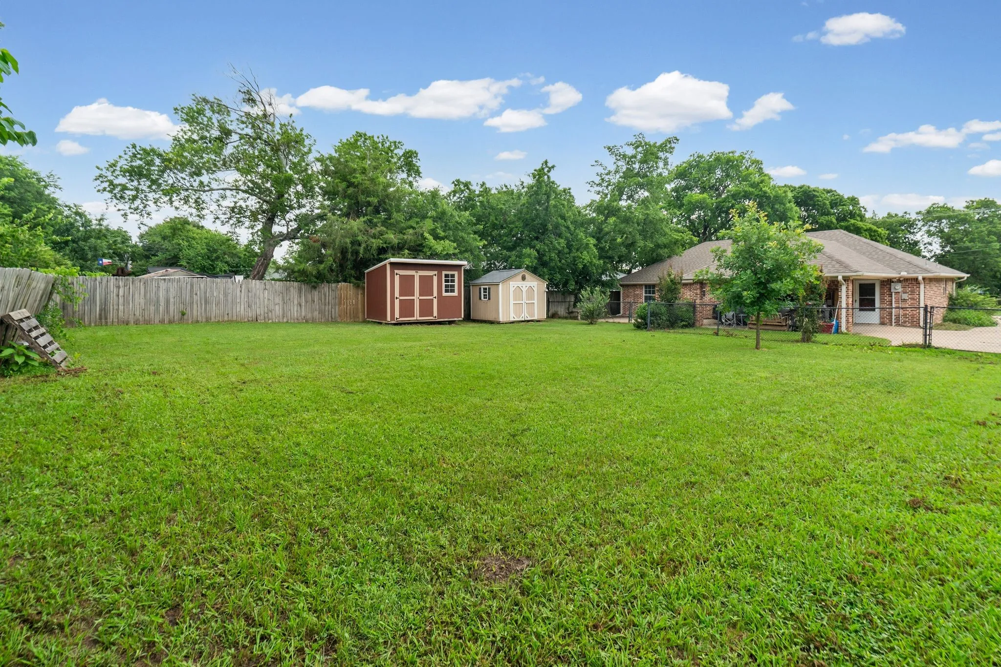 Single Family Residence For Sale in Hunt County , 712 S Grand Street, Wolfe City, Texas 75496, 3 Bedroom, 2 Bathroom, Garage spaces, 1,404 Sqft, built in 2004, mls#21294192, Real Estate Agent in Wolfe City, Homes For Sale in Hunt county, Homes For Sale in Wolfe City, Realtor in Wolfe City Texas, Real Estate Brokerage Independent Realty Texas, Luminita Cordes Realtor