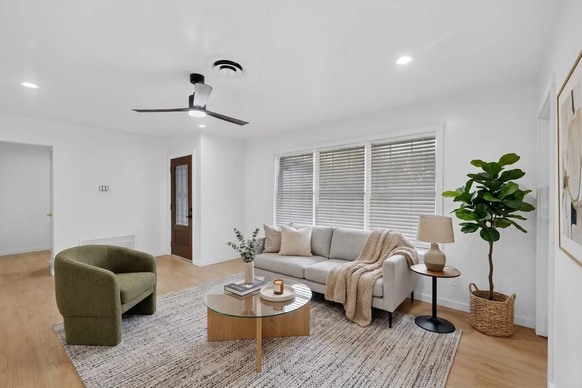 Single Family Residence For Sale in Dallas County , 2217 52nd Street, Dallas, Texas 75216, 3 Bedroom, 2 Bathroom, Garage spaces, 1,712 Sqft, built in 1960, mls#21295287, Real Estate Agent in Dallas, Homes For Sale in Dallas county, Homes For Sale in Dallas, Realtor in Dallas Texas, Real Estate Brokerage Independent Realty Texas, Luminita Cordes Realtor