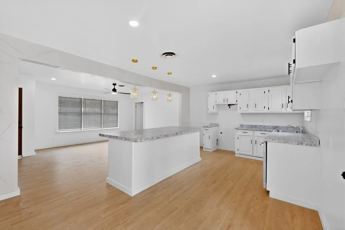 Single Family Residence For Sale in Dallas County , 2217 52nd Street, Dallas, Texas 75216, 3 Bedroom, 2 Bathroom, Garage spaces, 1,712 Sqft, built in 1960, mls#21295287, Real Estate Agent in Dallas, Homes For Sale in Dallas county, Homes For Sale in Dallas, Realtor in Dallas Texas, Real Estate Brokerage Independent Realty Texas, Luminita Cordes Realtor