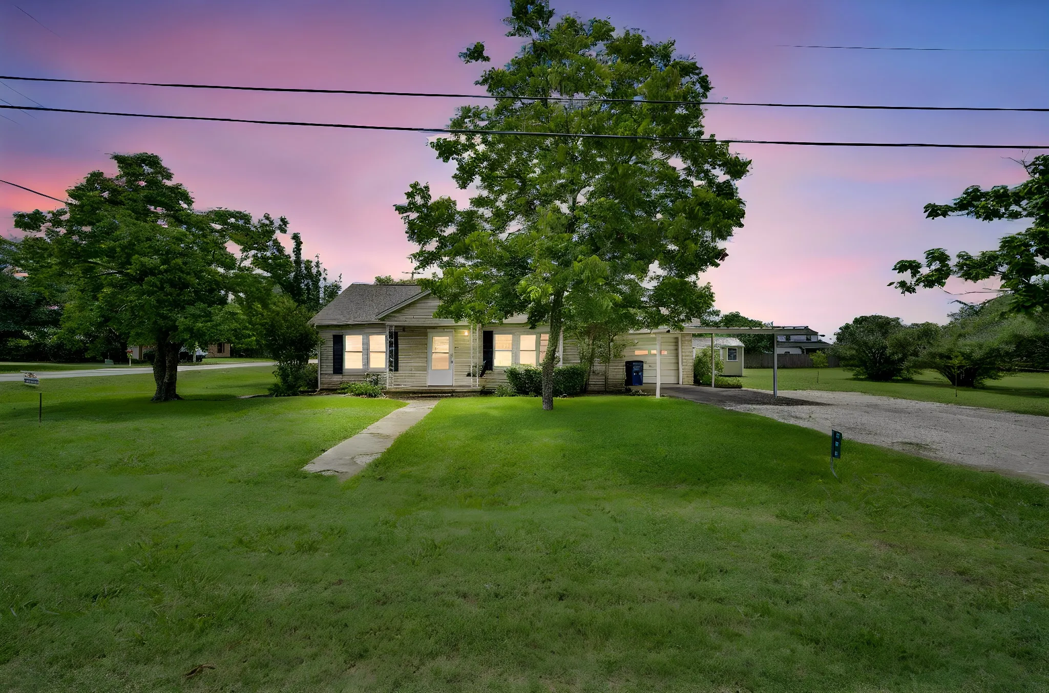 Single Family Residence For Sale in Hill County , 508 E Henderson Street, Itasca, Texas 76055, 3 Bedroom, 2 Bathroom, Garage spaces, 1,709 Sqft, built in 1948, mls#21286270, Real Estate Agent in Itasca, Homes For Sale in Hill county, Homes For Sale in Itasca, Realtor in Itasca Texas, Real Estate Brokerage Independent Realty Texas, Luminita Cordes Realtor