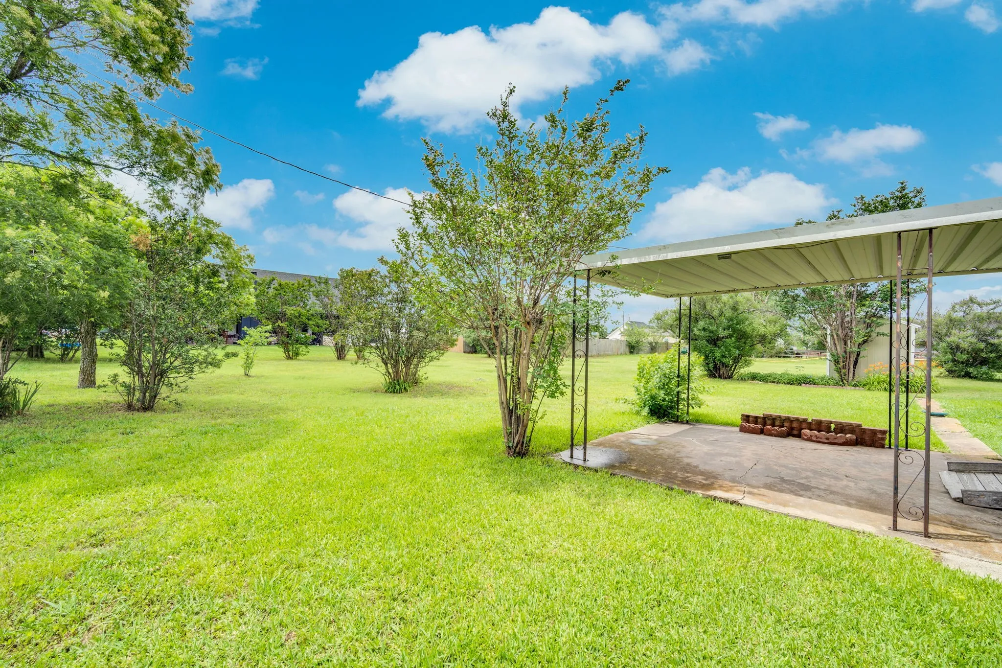 Single Family Residence For Sale in Hill County , 508 E Henderson Street, Itasca, Texas 76055, 3 Bedroom, 2 Bathroom, Garage spaces, 1,709 Sqft, built in 1948, mls#21286270, Real Estate Agent in Itasca, Homes For Sale in Hill county, Homes For Sale in Itasca, Realtor in Itasca Texas, Real Estate Brokerage Independent Realty Texas, Luminita Cordes Realtor