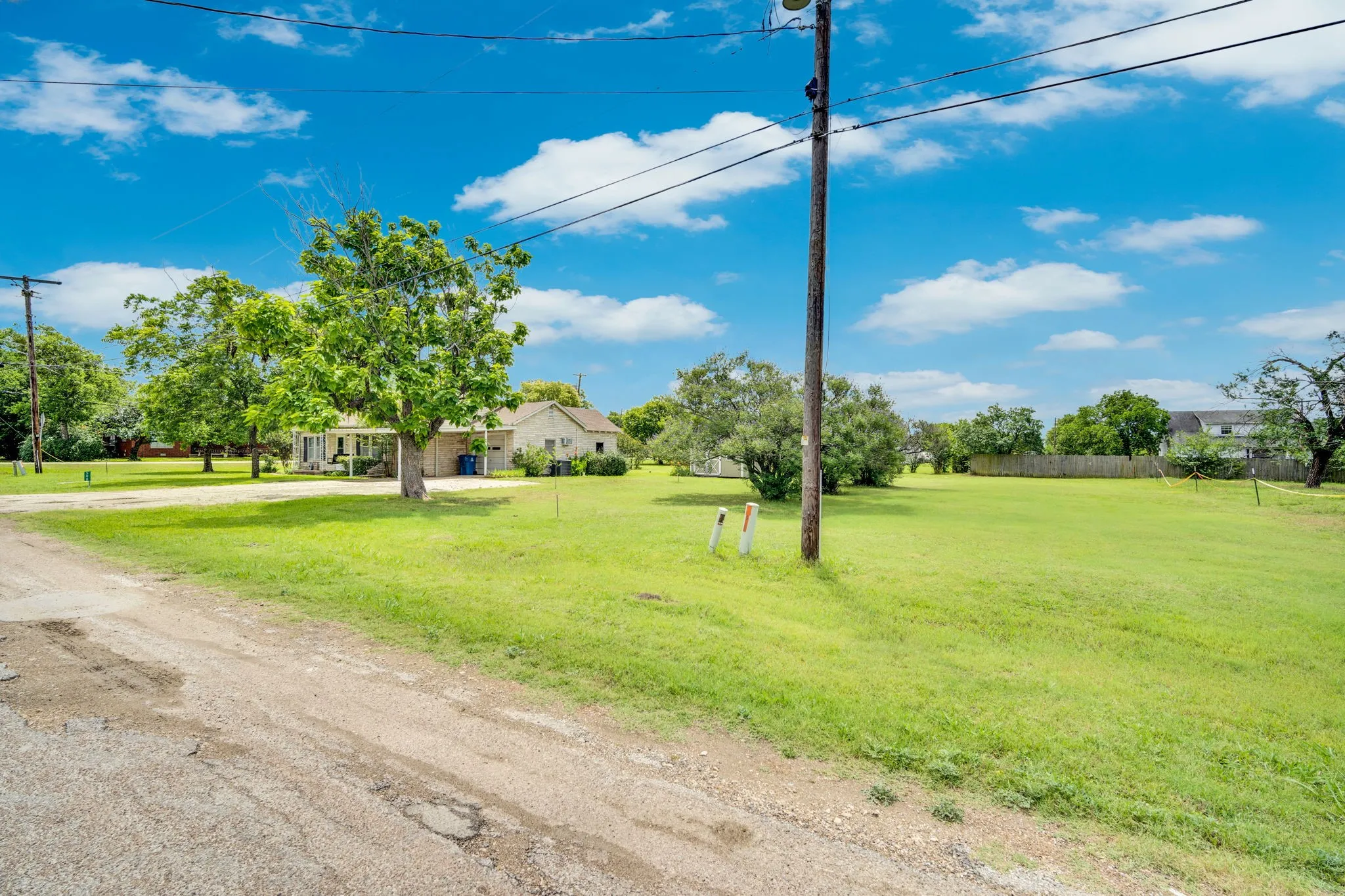 Single Family Residence For Sale in Hill County , 508 E Henderson Street, Itasca, Texas 76055, 3 Bedroom, 2 Bathroom, Garage spaces, 1,709 Sqft, built in 1948, mls#21286270, Real Estate Agent in Itasca, Homes For Sale in Hill county, Homes For Sale in Itasca, Realtor in Itasca Texas, Real Estate Brokerage Independent Realty Texas, Luminita Cordes Realtor