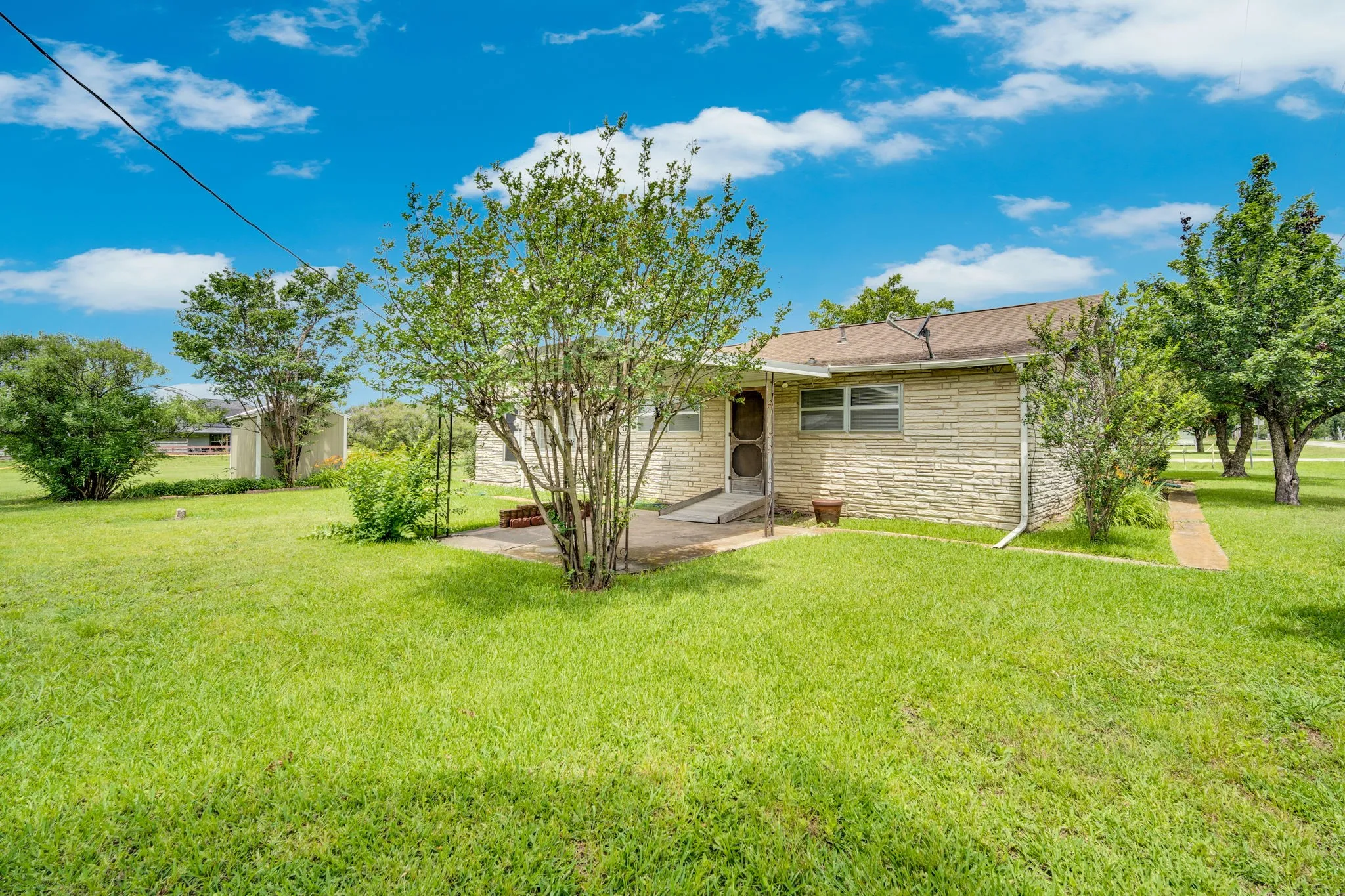 Single Family Residence For Sale in Hill County , 508 E Henderson Street, Itasca, Texas 76055, 3 Bedroom, 2 Bathroom, Garage spaces, 1,709 Sqft, built in 1948, mls#21286270, Real Estate Agent in Itasca, Homes For Sale in Hill county, Homes For Sale in Itasca, Realtor in Itasca Texas, Real Estate Brokerage Independent Realty Texas, Luminita Cordes Realtor