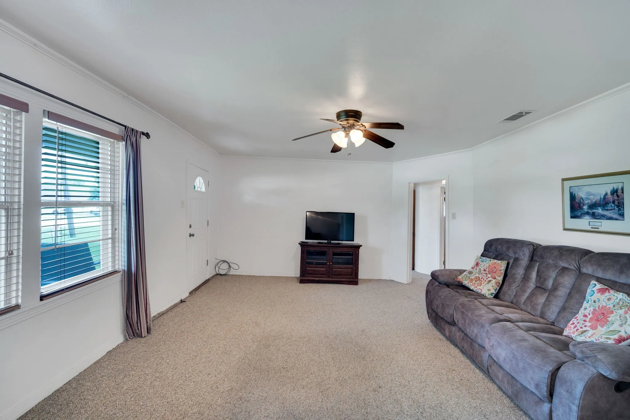 Single Family Residence For Sale in Hill County , 508 E Henderson Street, Itasca, Texas 76055, 3 Bedroom, 2 Bathroom, Garage spaces, 1,709 Sqft, built in 1948, mls#21286270, Real Estate Agent in Itasca, Homes For Sale in Hill county, Homes For Sale in Itasca, Realtor in Itasca Texas, Real Estate Brokerage Independent Realty Texas, Luminita Cordes Realtor